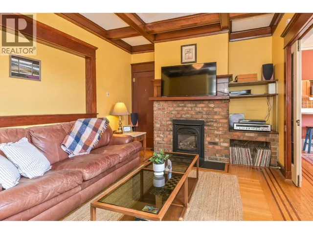 3422 - - 3424 2ND AVENUE, Vancouver 5