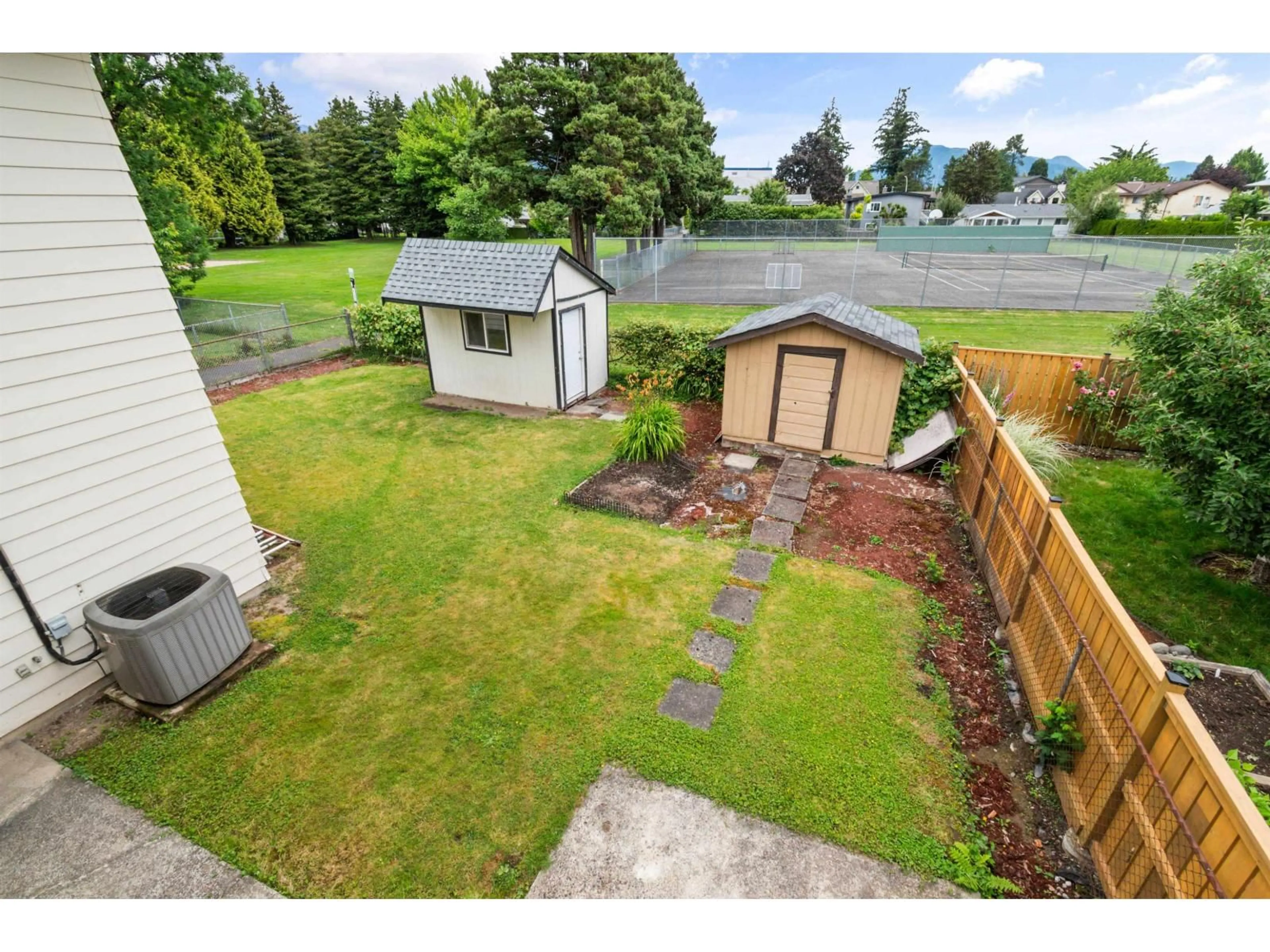 A pic from outside/outdoor area/front of a property/back of a property/a pic from drone, street for 45279 LENORA CRESCENT, Chilliwack British Columbia V2P7C6