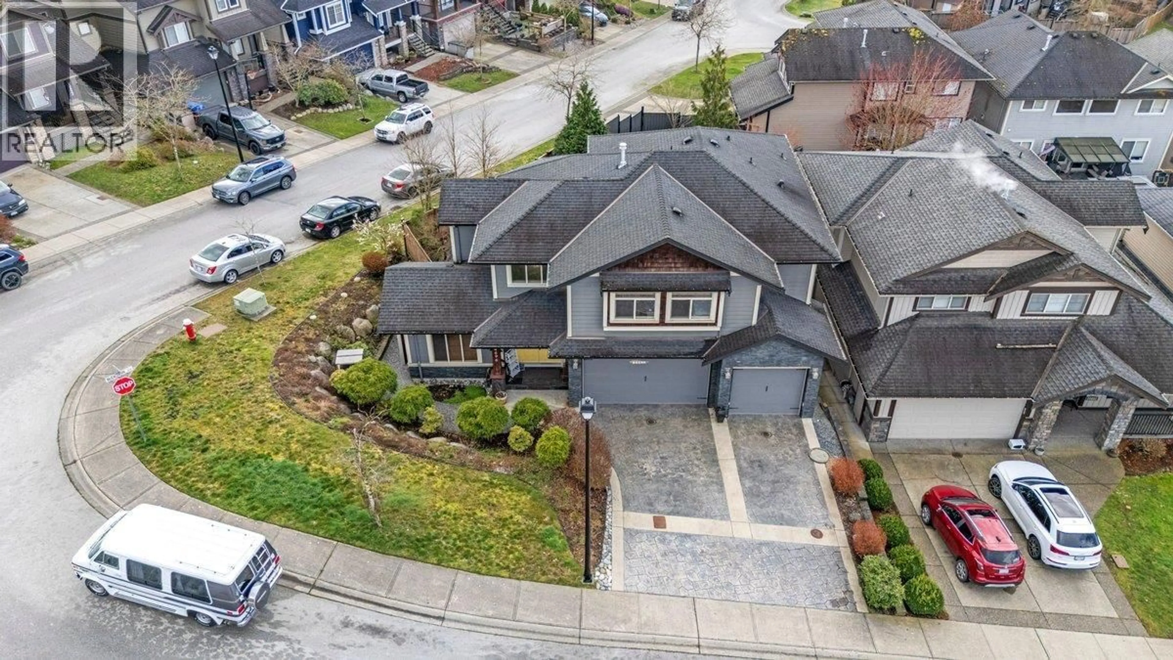 A pic from outside/outdoor area/front of a property/back of a property/a pic from drone, street for 24696 103A AVENUE, Maple Ridge British Columbia V2W0B1
