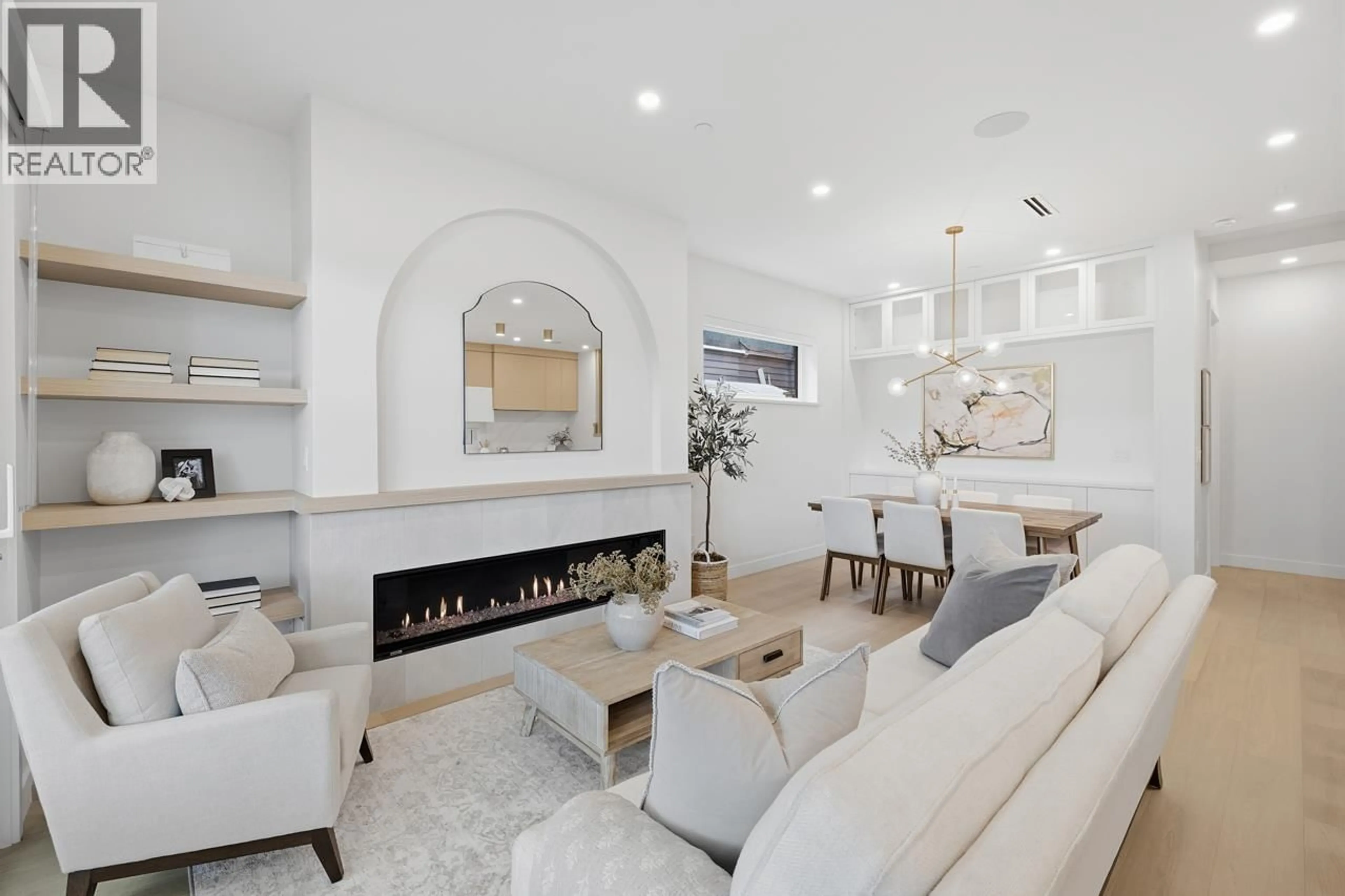 Living room with furniture, ceramic/tile floor for 1 - 810 22ND AVENUE, Vancouver British Columbia V5V1V7