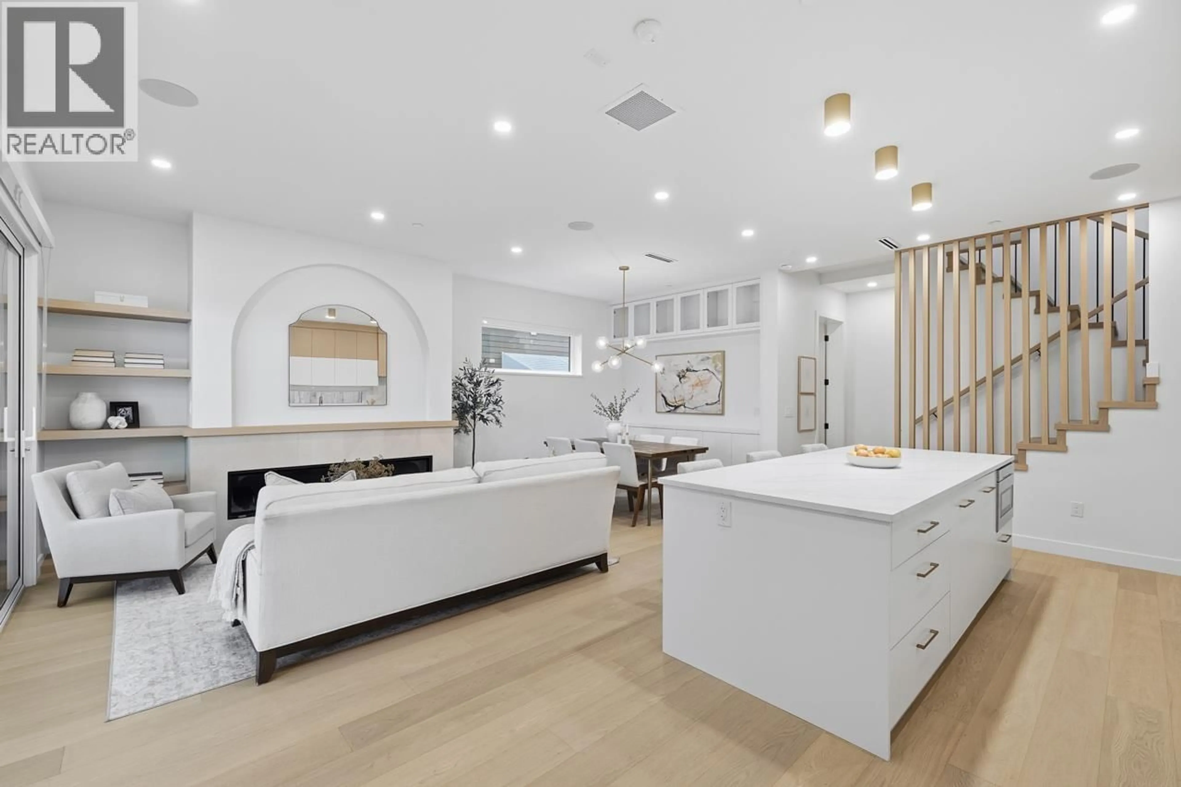 Open concept kitchen, ceramic/tile floor for 1 - 810 22ND AVENUE, Vancouver British Columbia V5V1V7