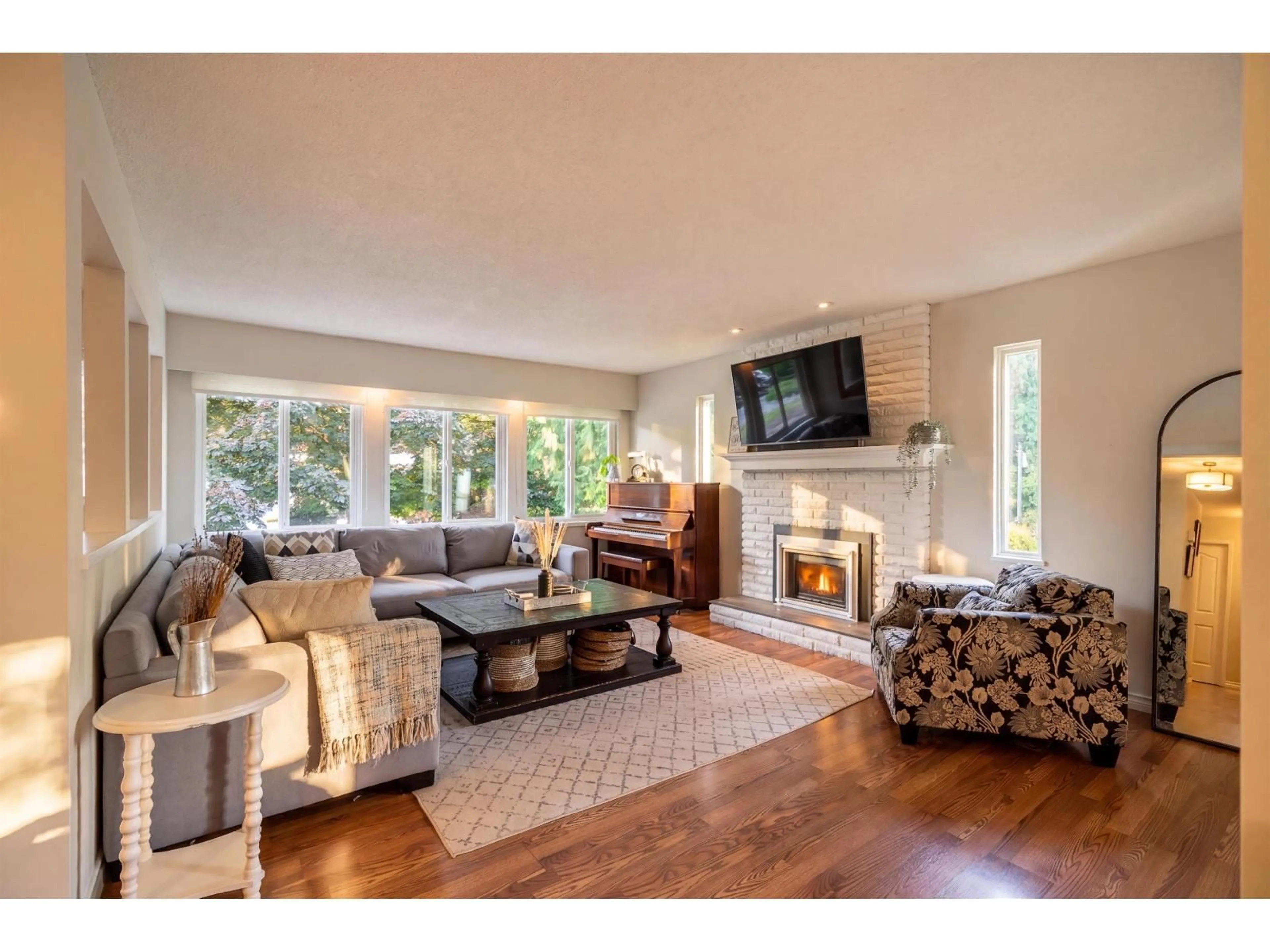 Living room with furniture, wood/laminate floor for 4542 206A STREET, Langley British Columbia V3A6L1