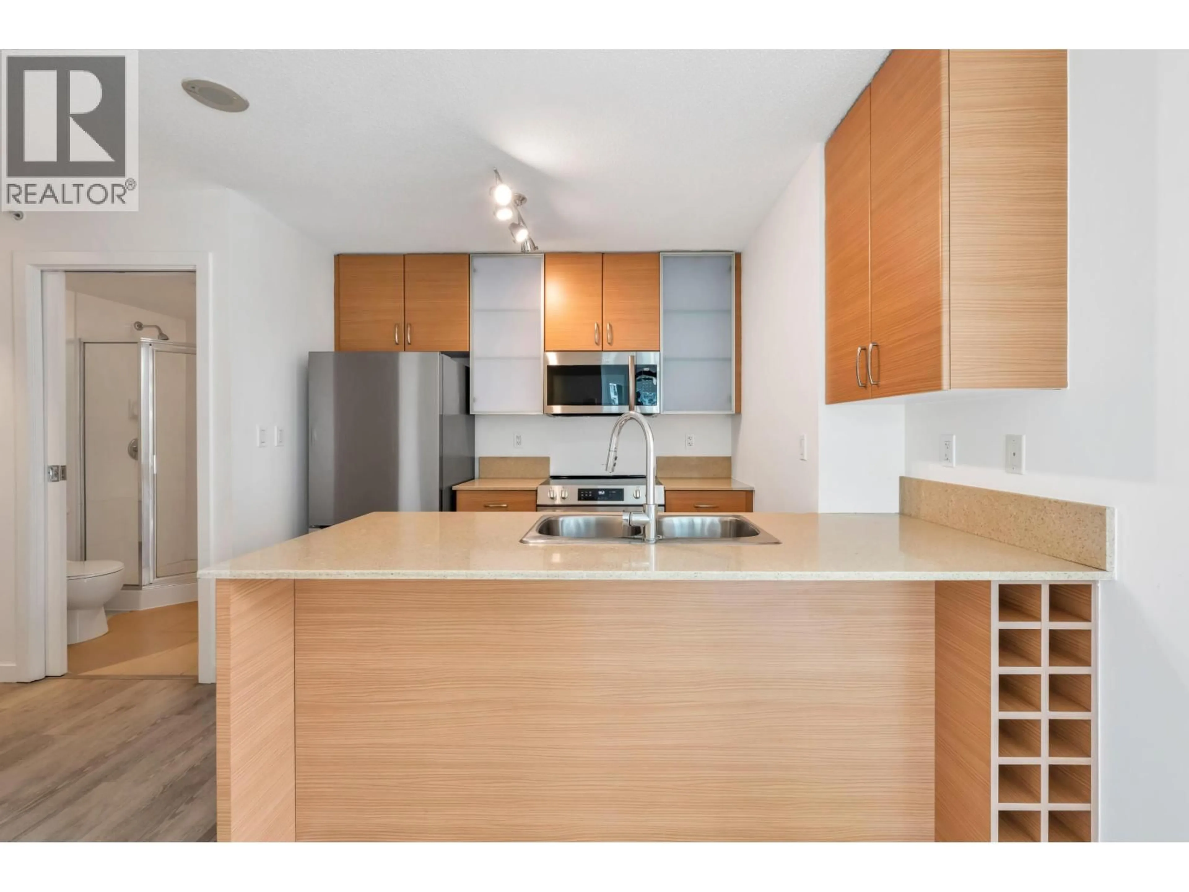 Standard kitchen, unknown for 1601 - 928 HOMER STREET, Vancouver British Columbia V6B1T7