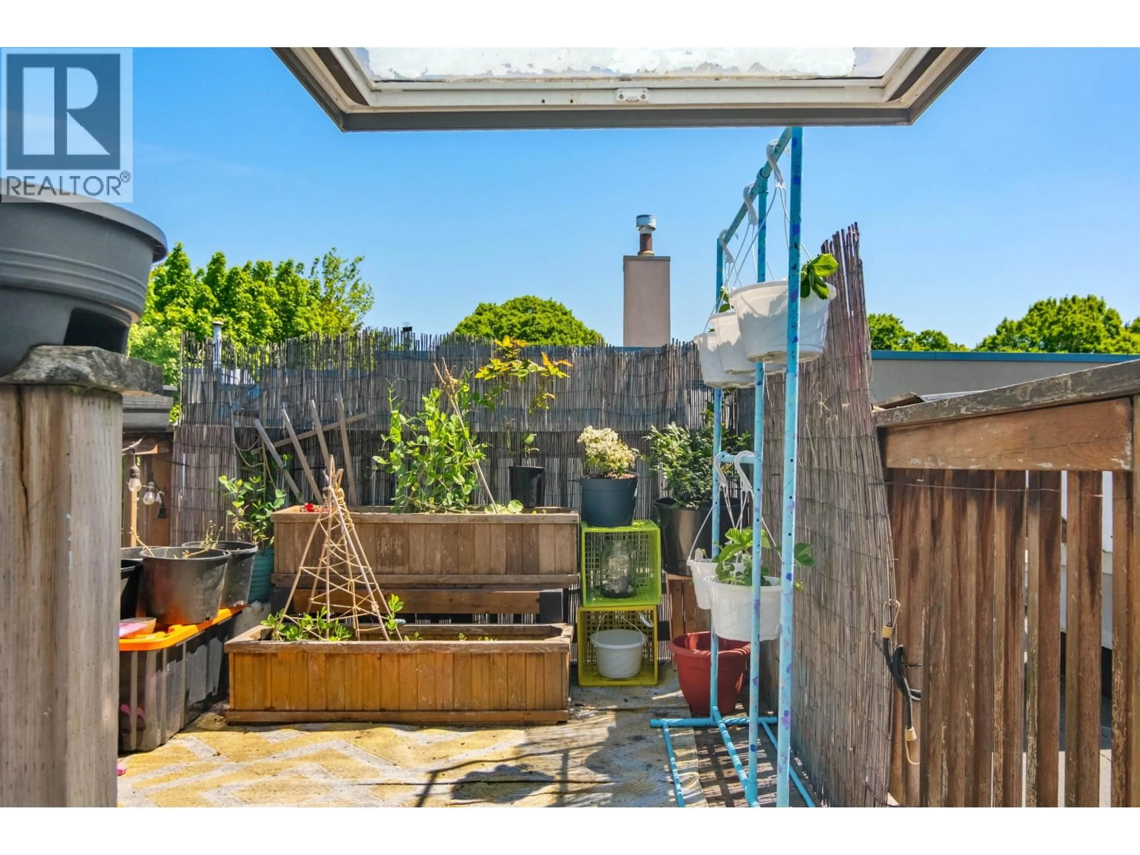 Patio, street for PH1 - 120 GARDEN DRIVE, Vancouver British Columbia V5L4P4