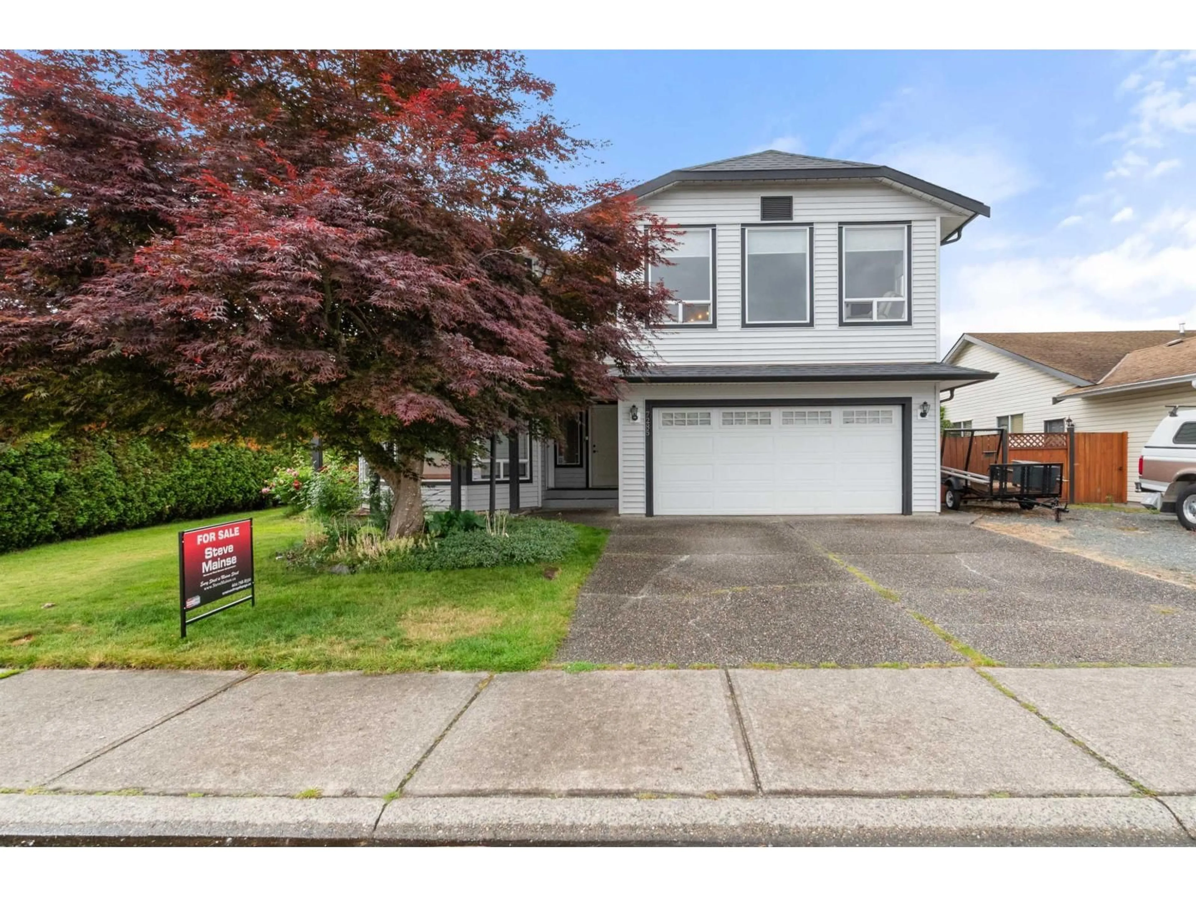 Home with vinyl exterior material, street for 7285 MEADOWLARK STREET, Chilliwack British Columbia V2R2X1