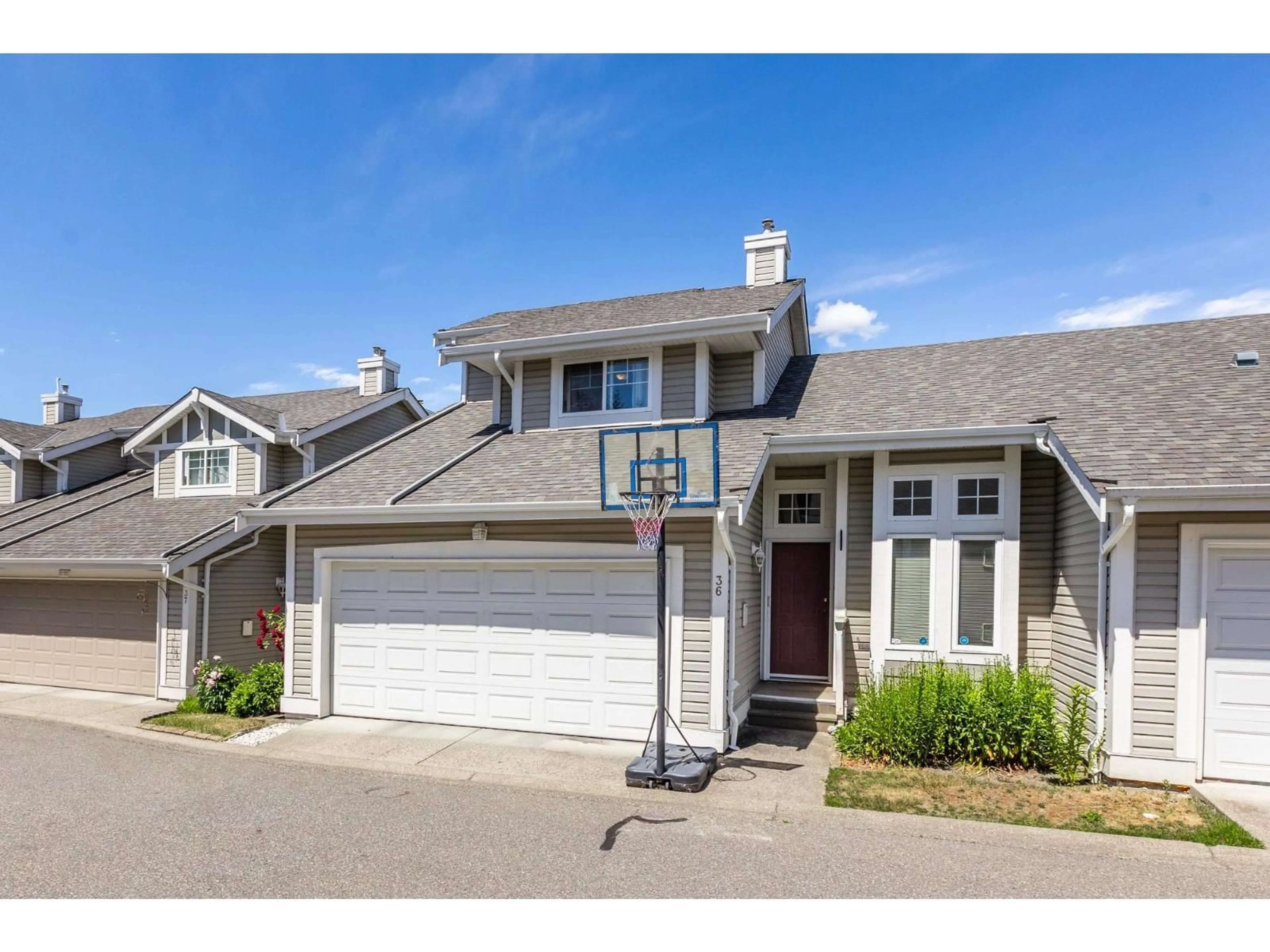 Home with vinyl exterior material, street for 36 - 20788 87 AVENUE, Langley British Columbia V1M3W7