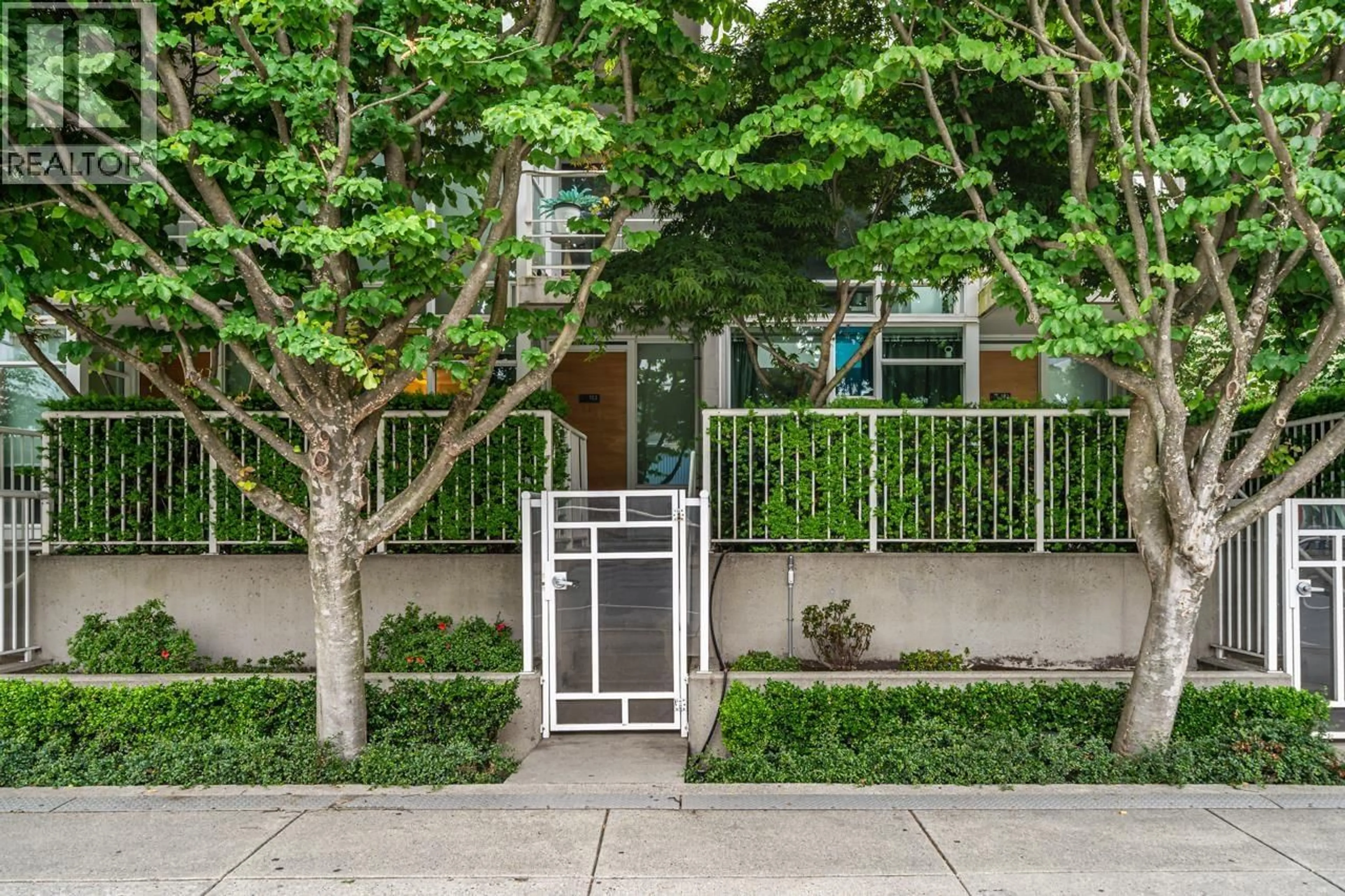 Indoor entryway for 103 - 161 GEORGIA STREET, Vancouver British Columbia V6B0K9