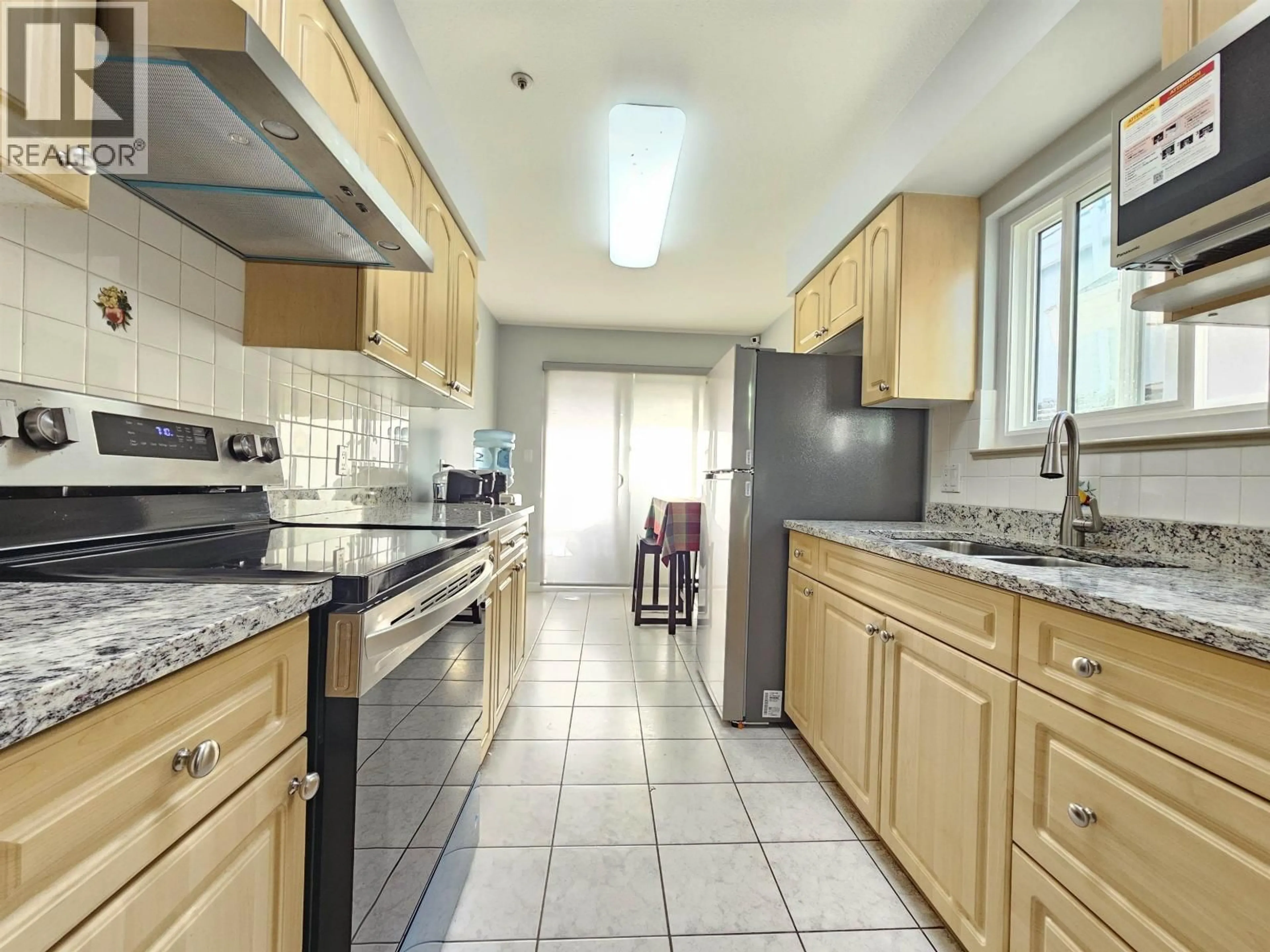 Standard kitchen, unknown for 5521 DUNDEE STREET, Vancouver British Columbia V5R3T8