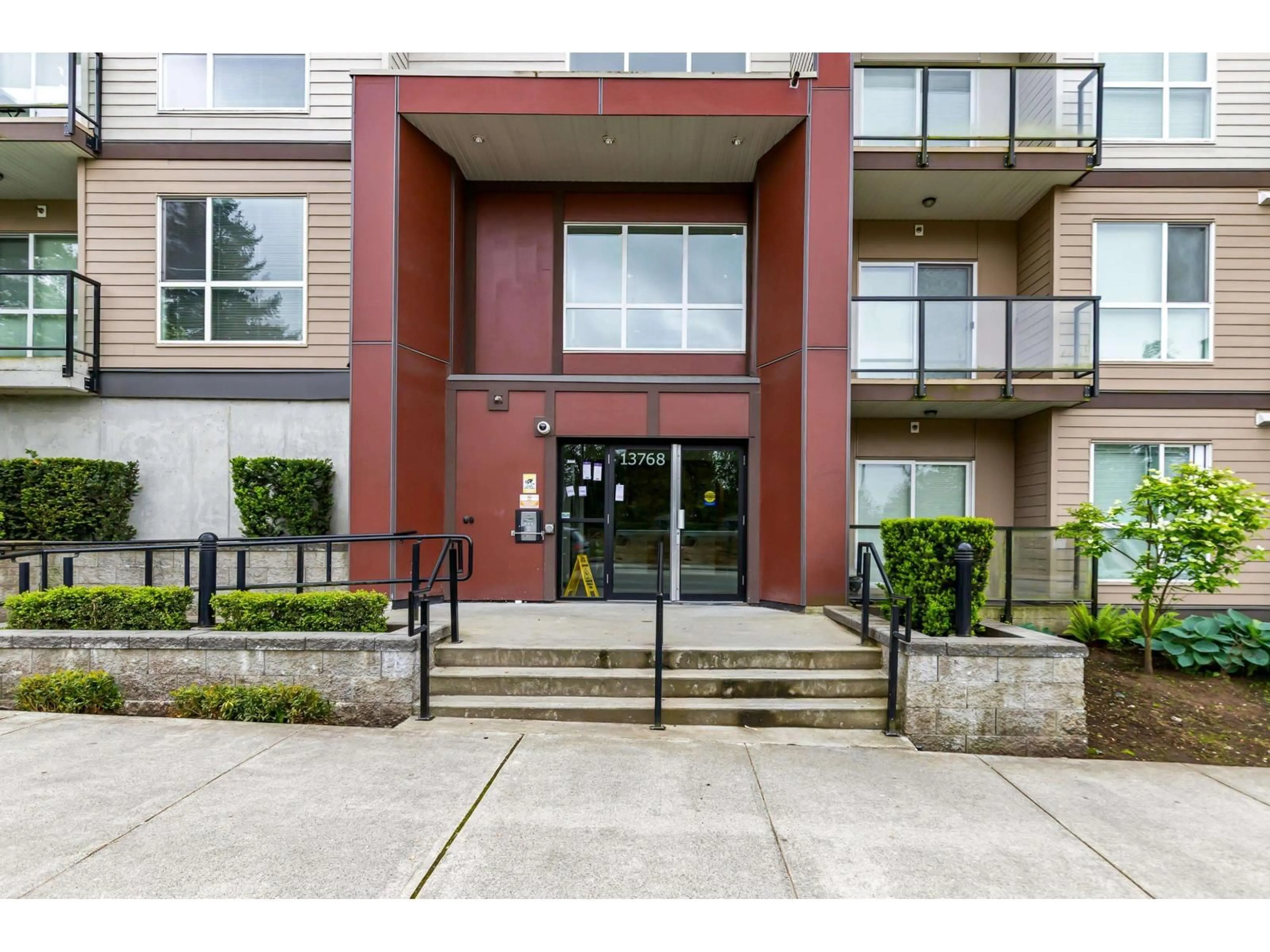 Indoor foyer for 523 - 13768 108 AVENUE, Surrey British Columbia V3T0L9