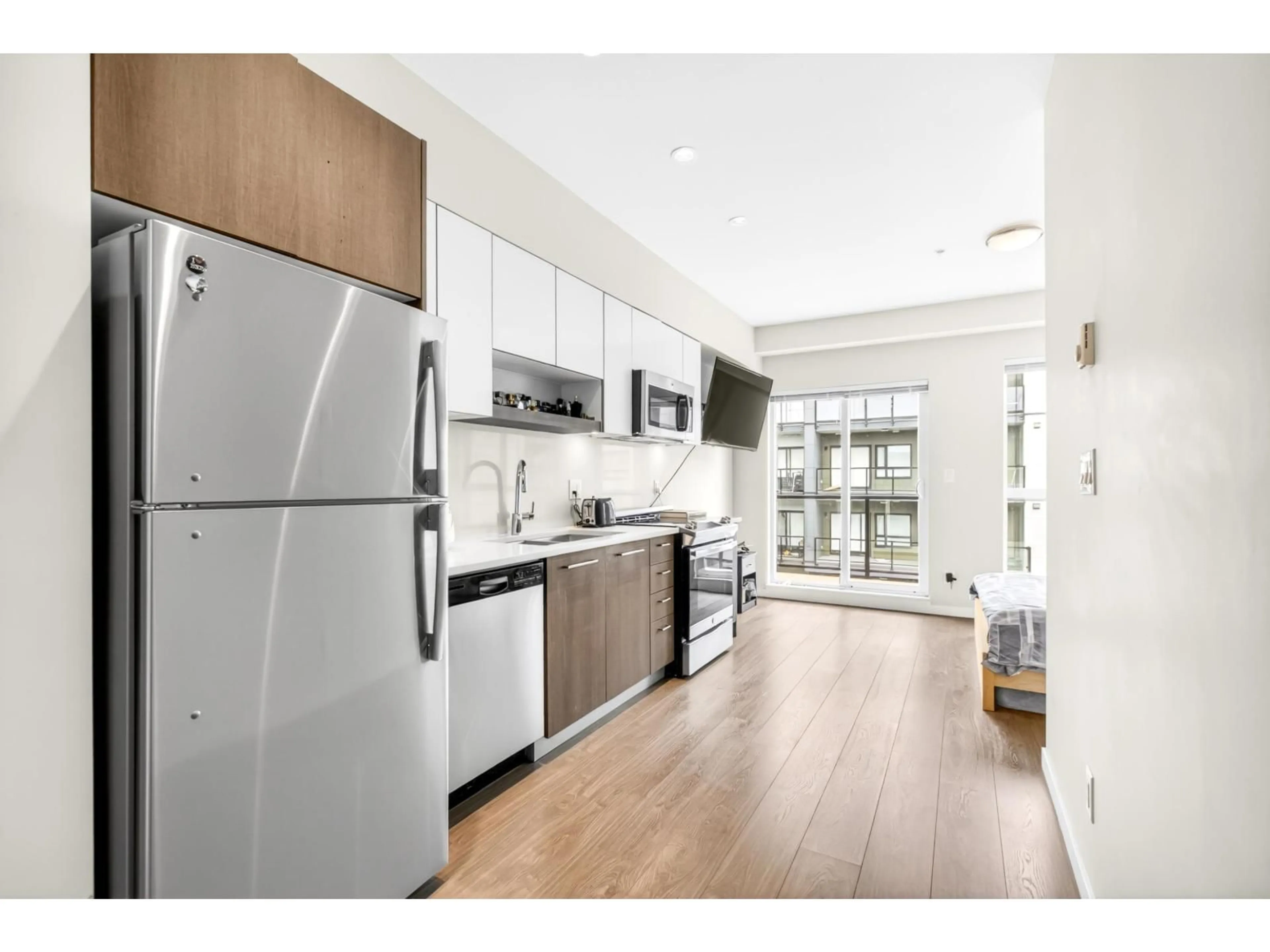 Open concept kitchen, unknown for 523 - 13768 108 AVENUE, Surrey British Columbia V3T0L9