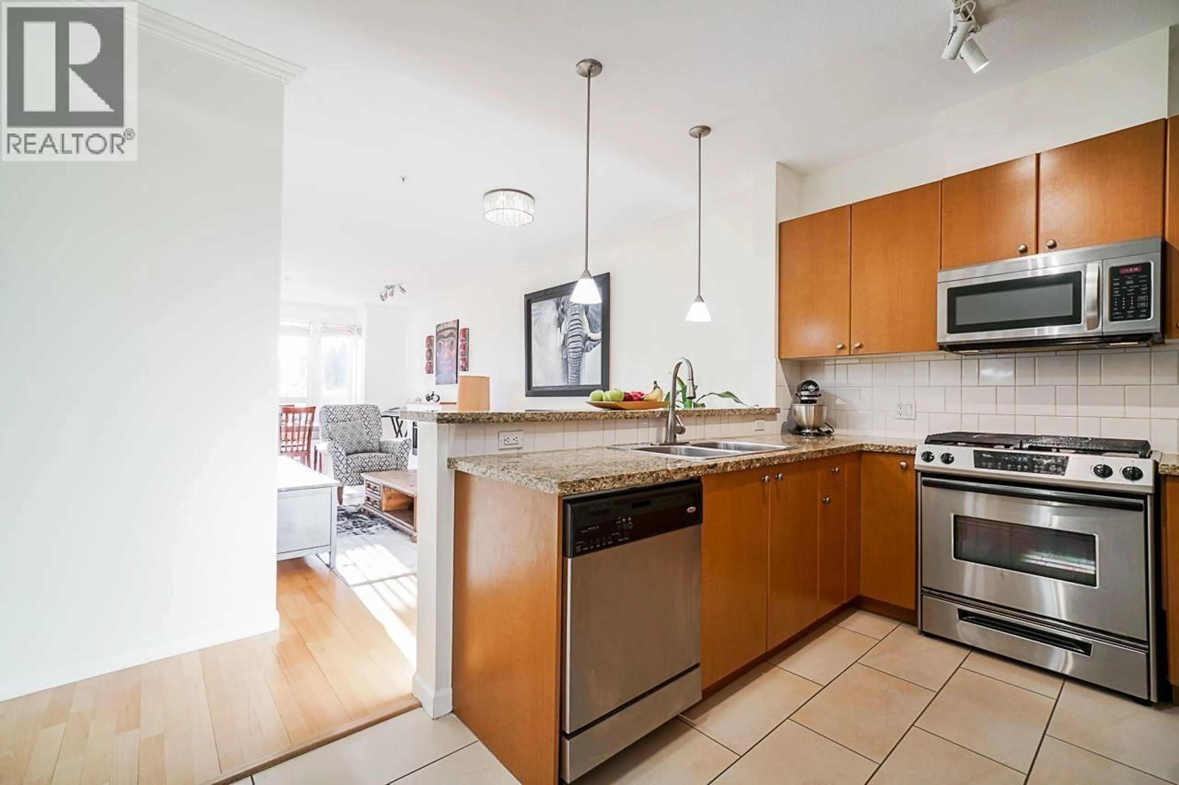 Open concept kitchen, ceramic/tile floor for 407 - 14 ROYAL AVENUE, New Westminster British Columbia V3L5W5