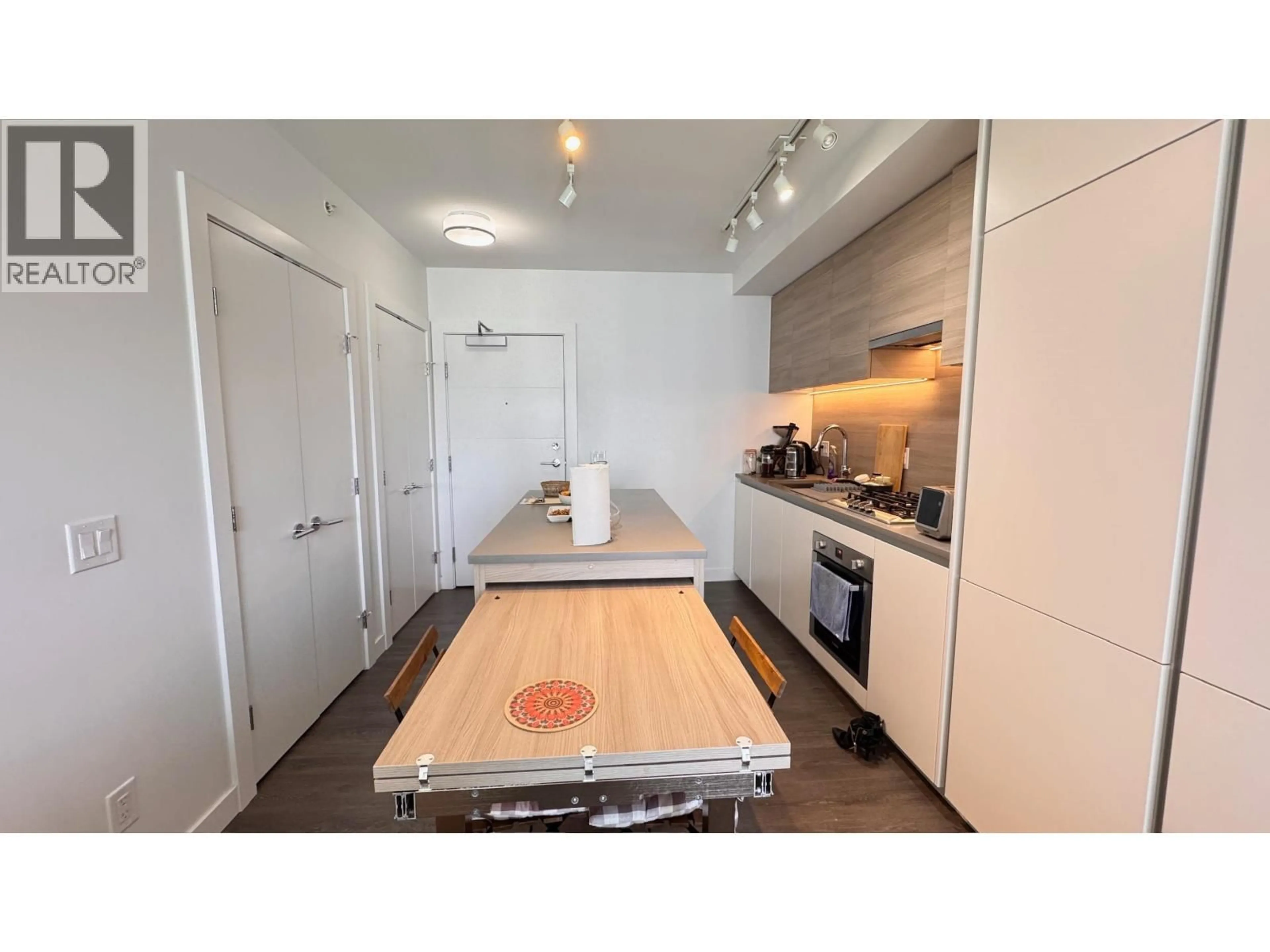 Standard kitchen, unknown for 2408 - 652 WHITING WAY, Coquitlam British Columbia V3J0K3