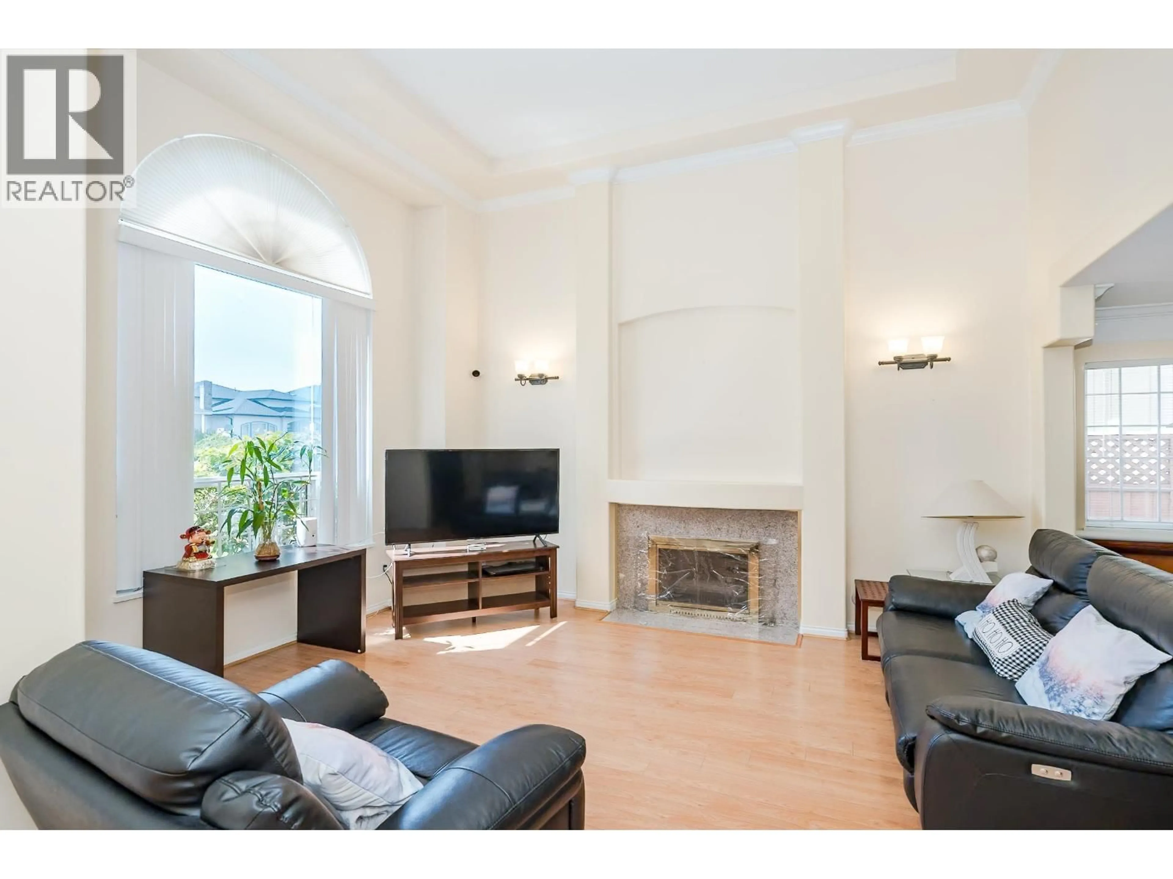 Living room with furniture, unknown for 12100 CAMERON DRIVE, Richmond British Columbia V6V2T3