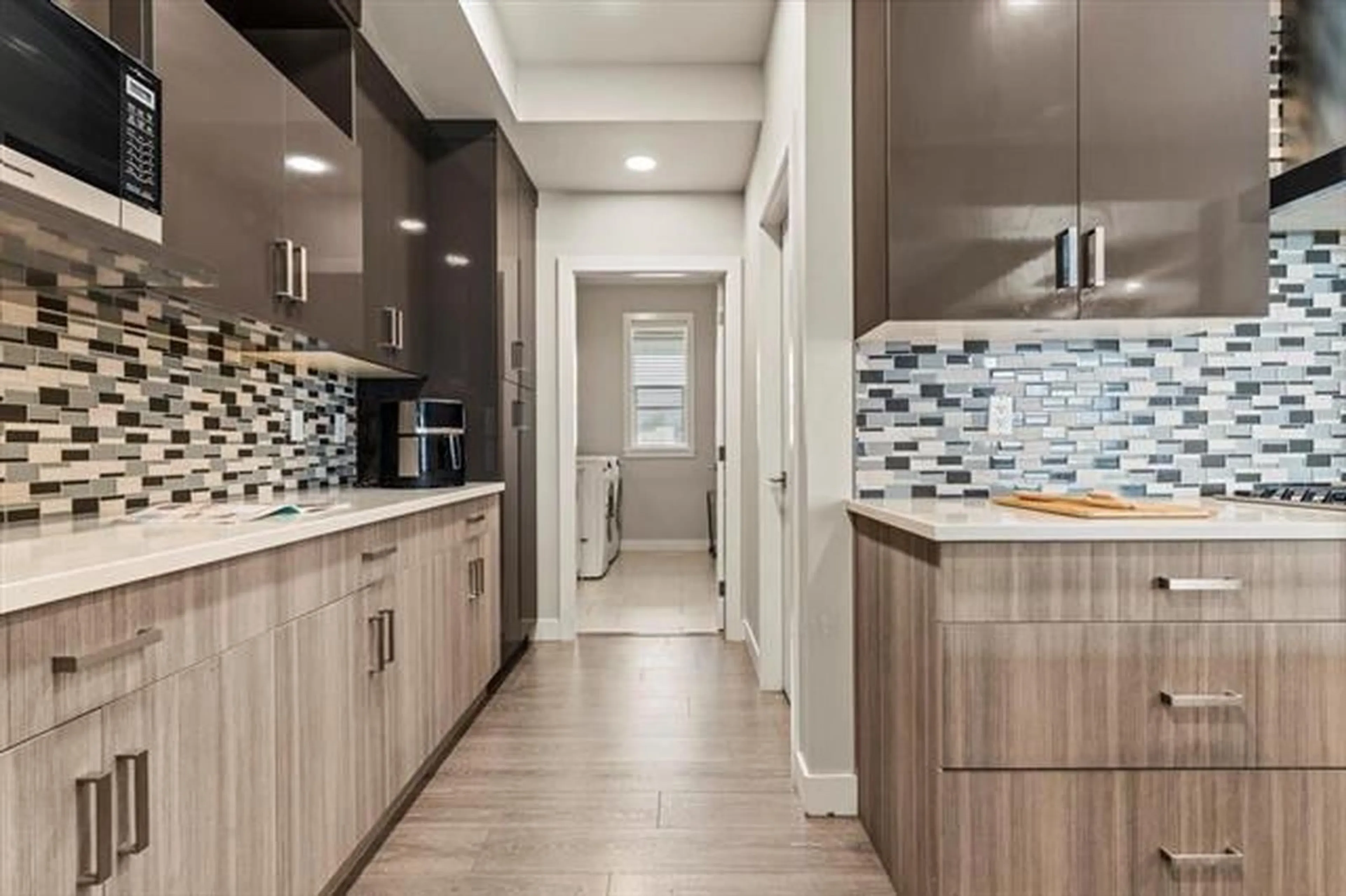 Contemporary kitchen, ceramic/tile floor for 45582 MEADOWBROOK DRIVE, Chilliwack British Columbia V2P0G6