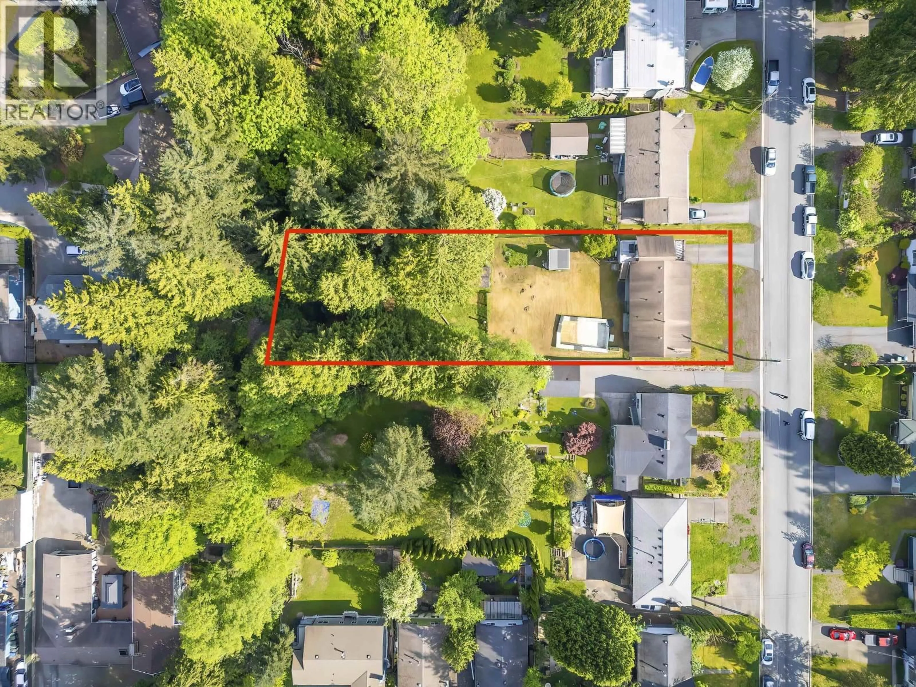 A pic from outside/outdoor area/front of a property/back of a property/a pic from drone, street for 4067 SEFTON STREET, Port Coquitlam British Columbia V3B3S5