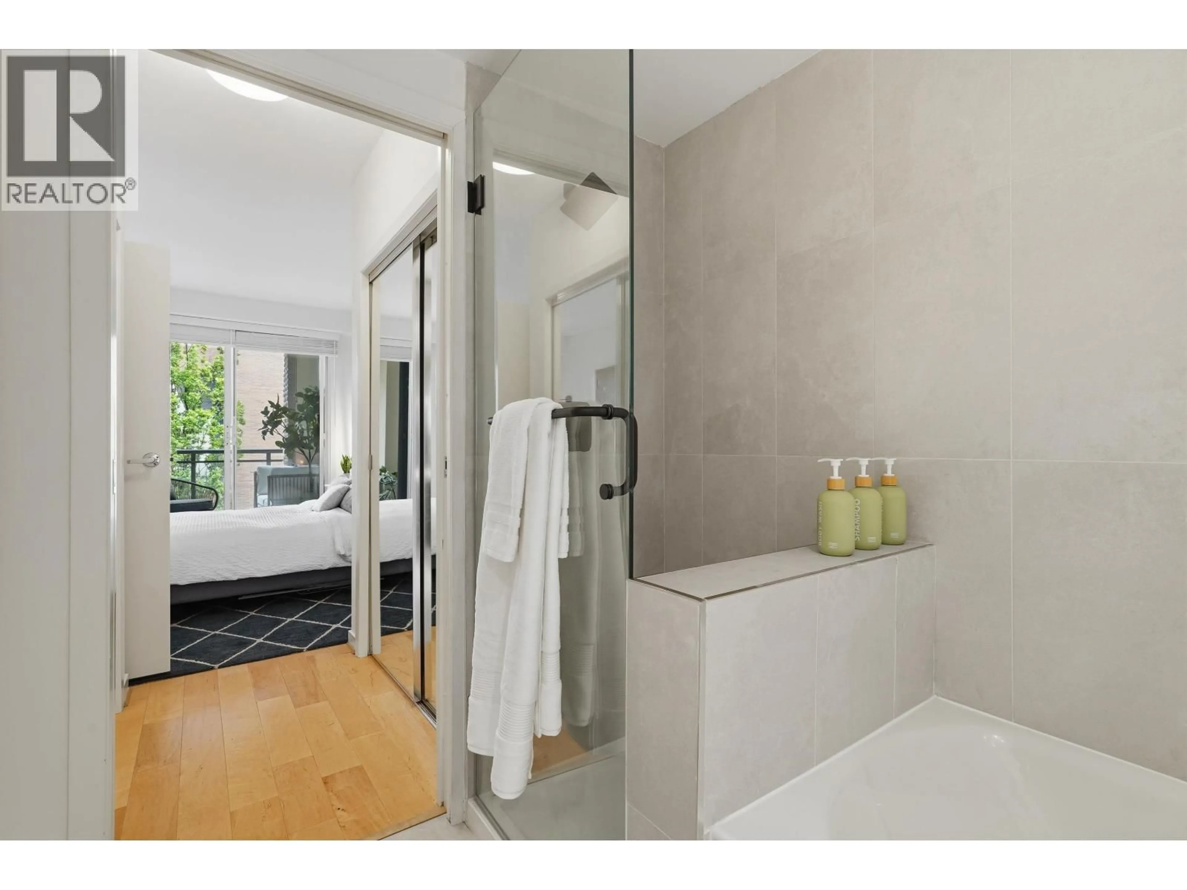 Standard bathroom, unknown for 303 - 1888 YORK AVENUE, Vancouver British Columbia V6J5H8