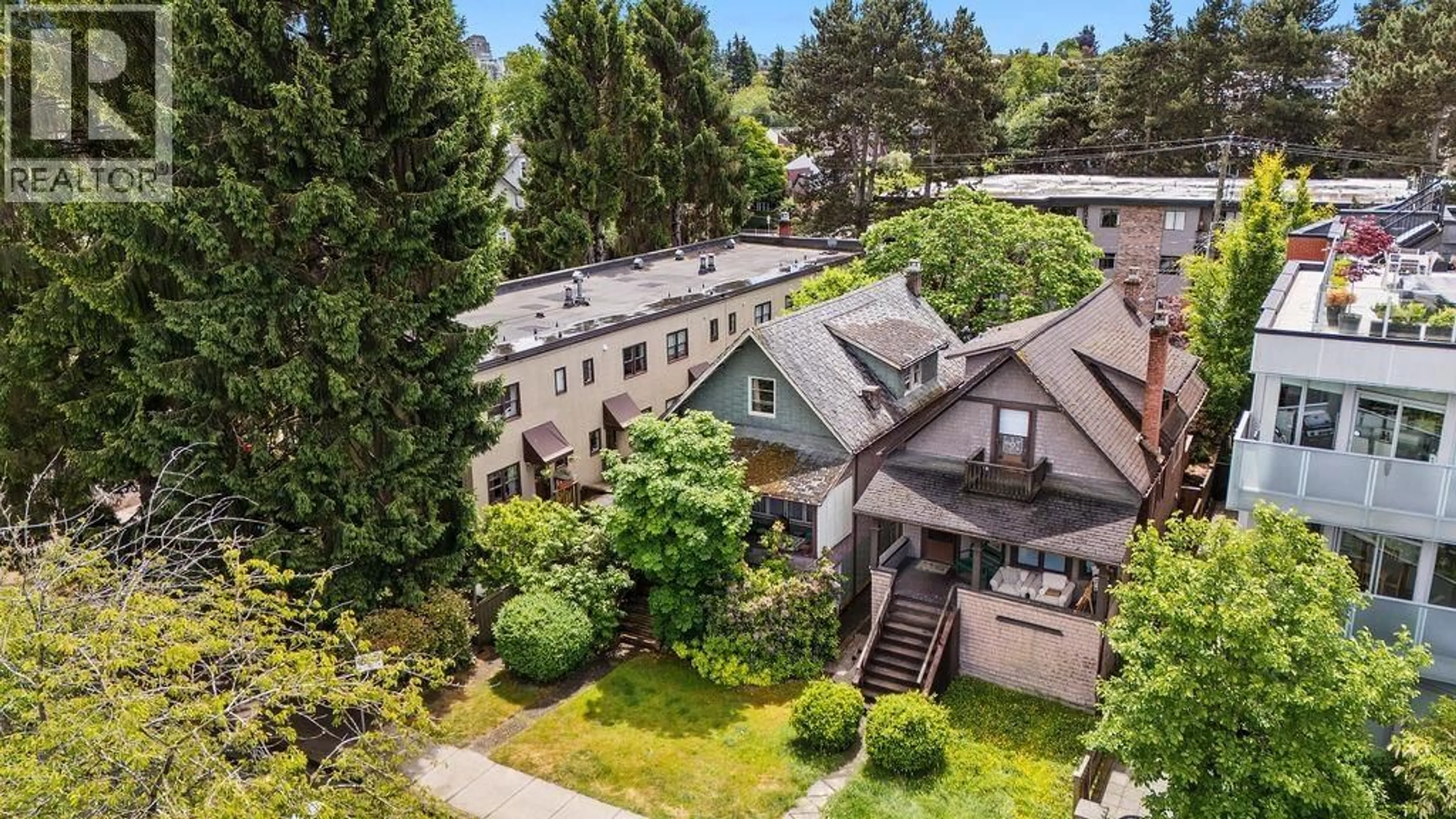 A pic from outside/outdoor area/front of a property/back of a property/a pic from drone, unknown for 2012 YORK AVENUE, Vancouver British Columbia V6J1E6