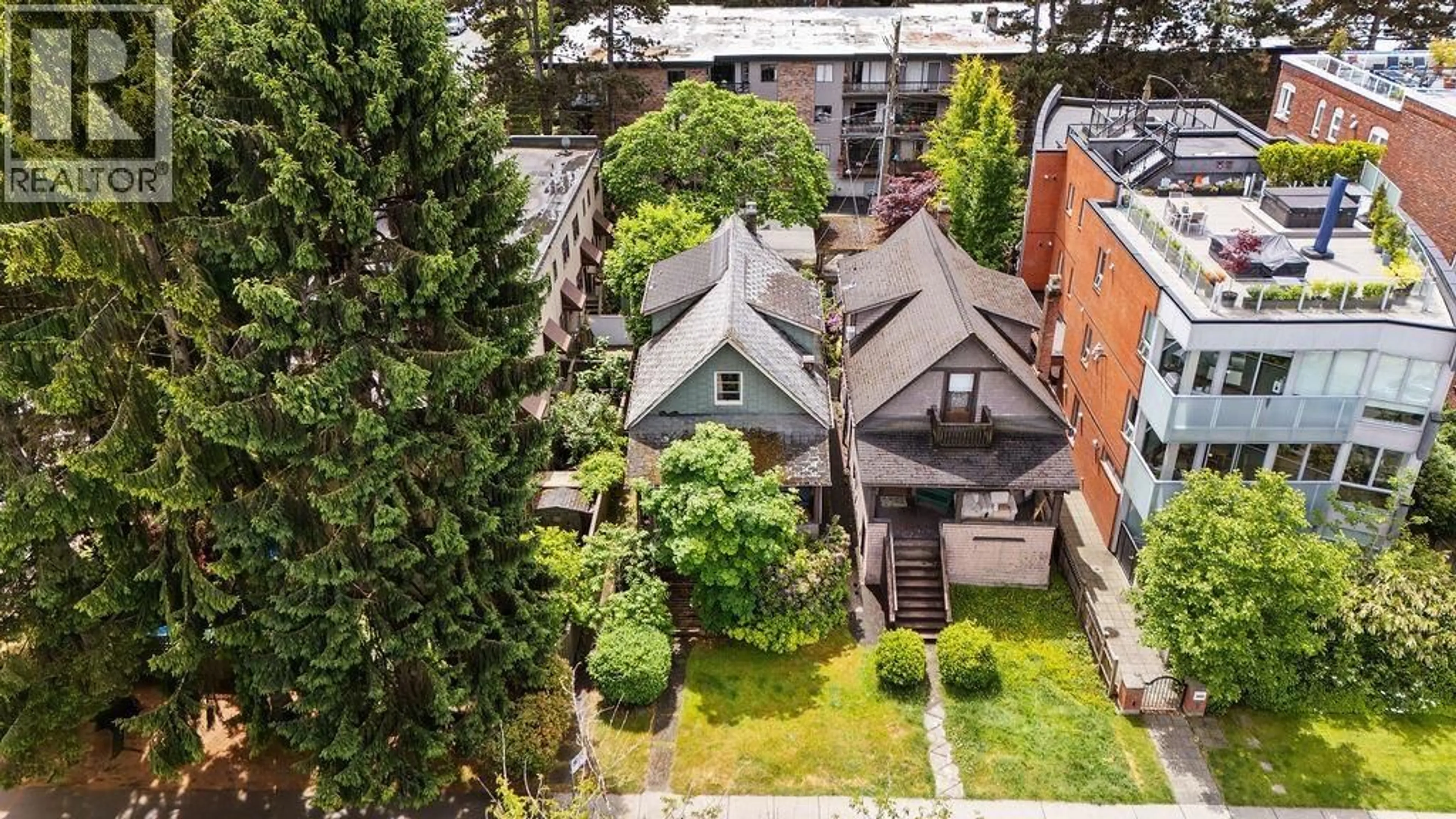 A pic from outside/outdoor area/front of a property/back of a property/a pic from drone, city buildings view from balcony for 2012 YORK AVENUE, Vancouver British Columbia V6J1E6