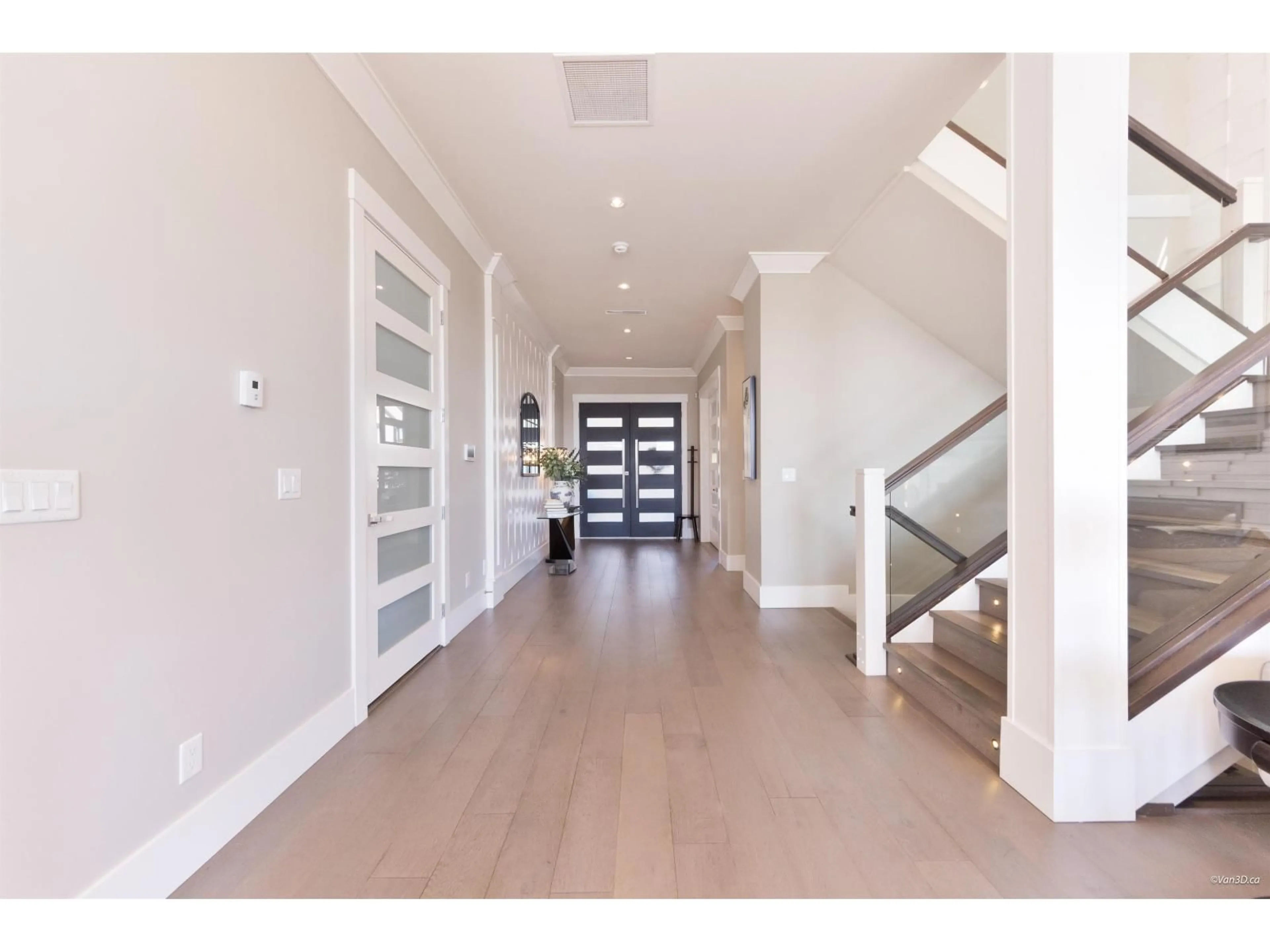 Indoor entryway for 7679 155 STREET, Surrey British Columbia V3R9C1