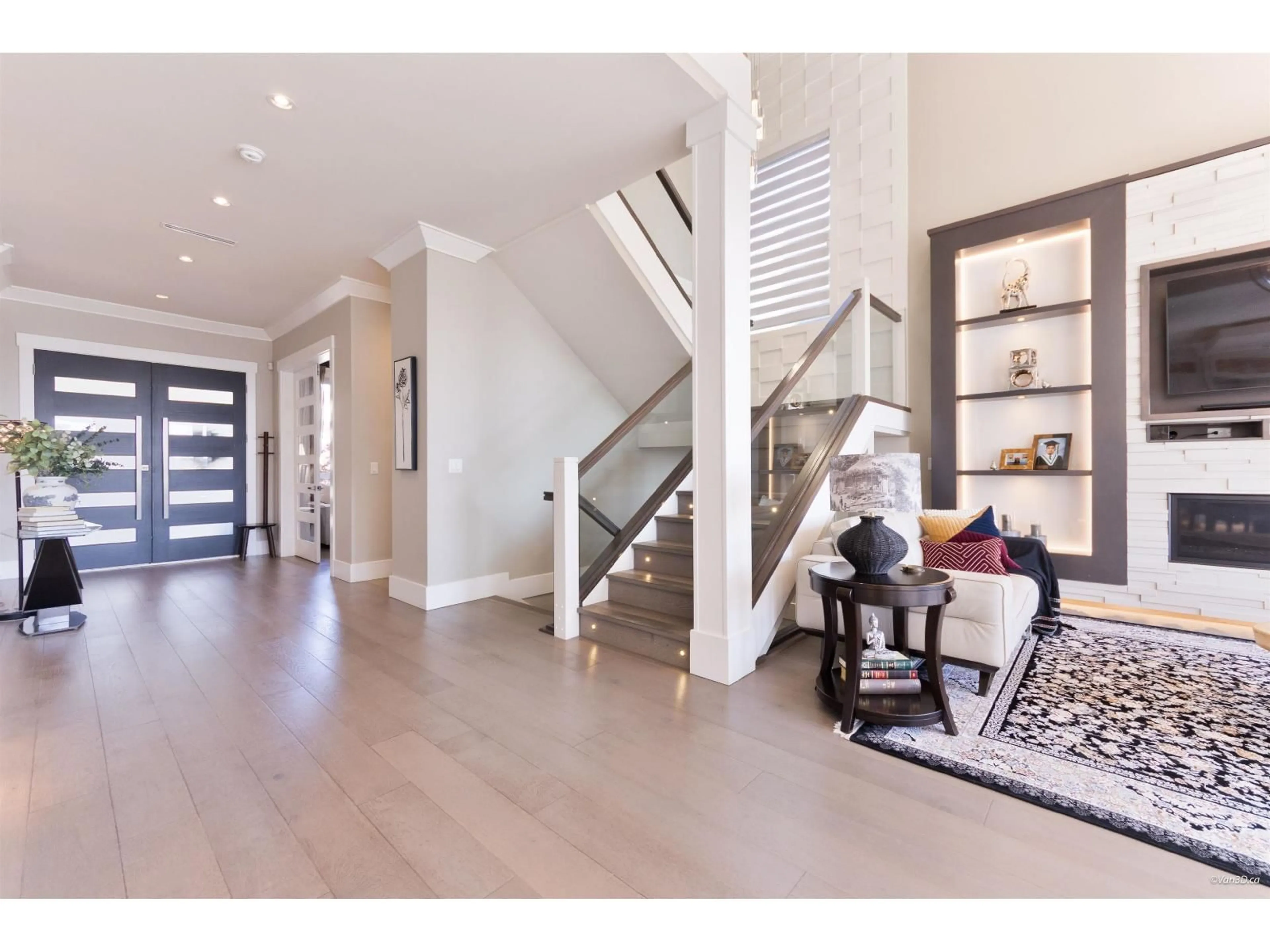 Indoor entryway for 7679 155 STREET, Surrey British Columbia V3R9C1