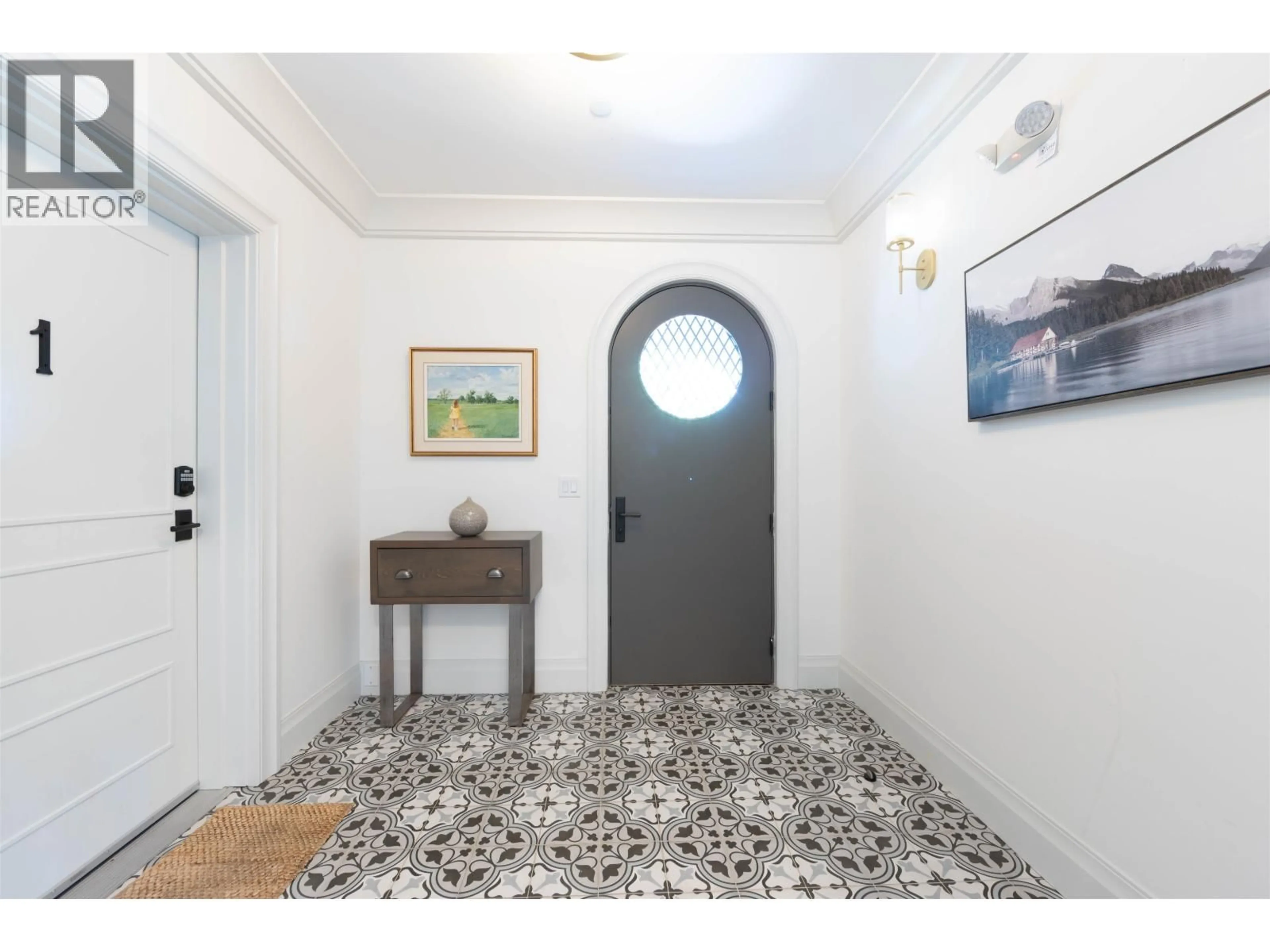 Indoor entryway for 2 - 1310 KING EDWARD AVENUE, Vancouver British Columbia V6H0C5