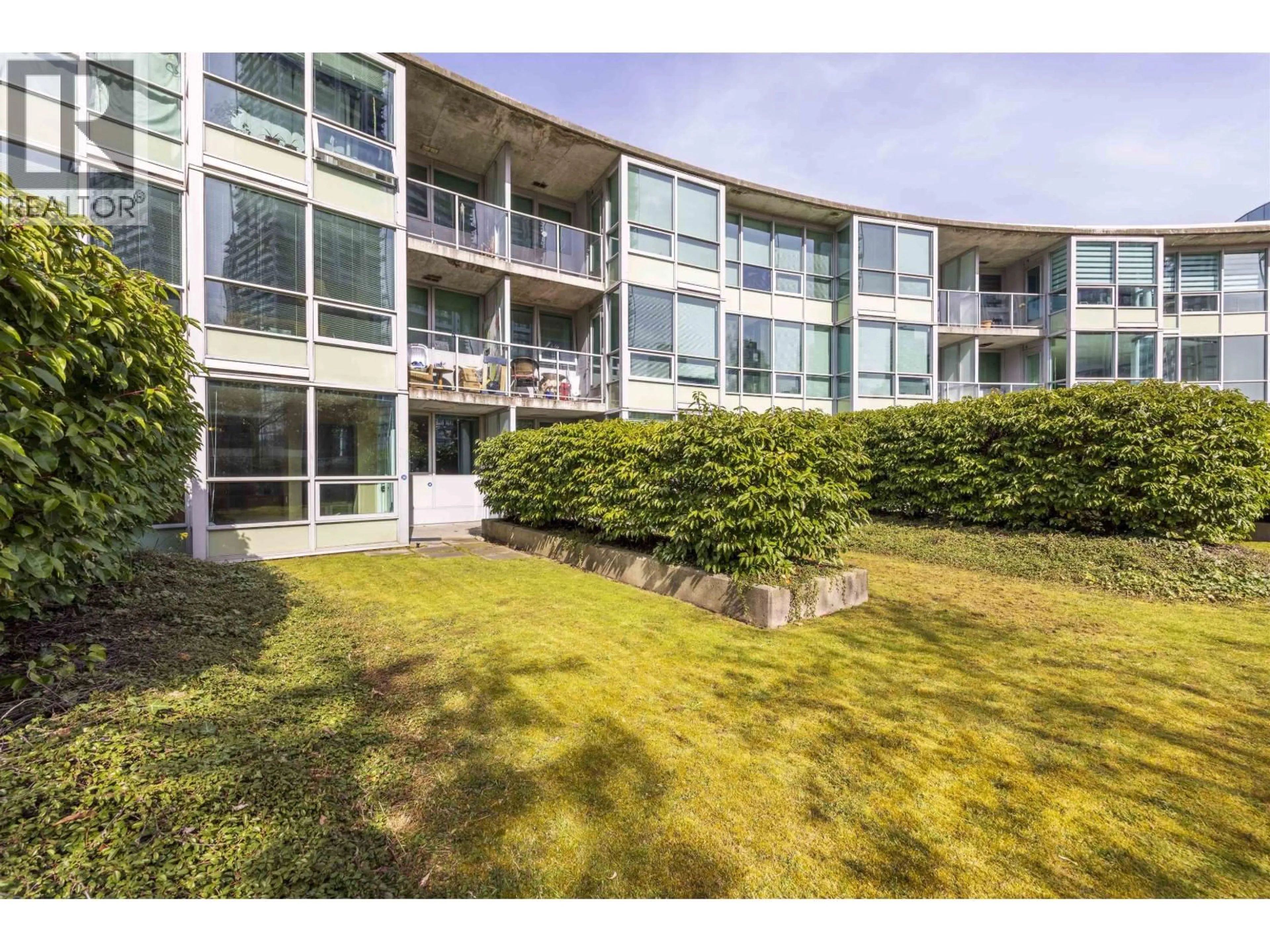 A pic from outside/outdoor area/front of a property/back of a property/a pic from drone, building for 611 - 6028 WILLINGDON, Burnaby British Columbia V5H4V1
