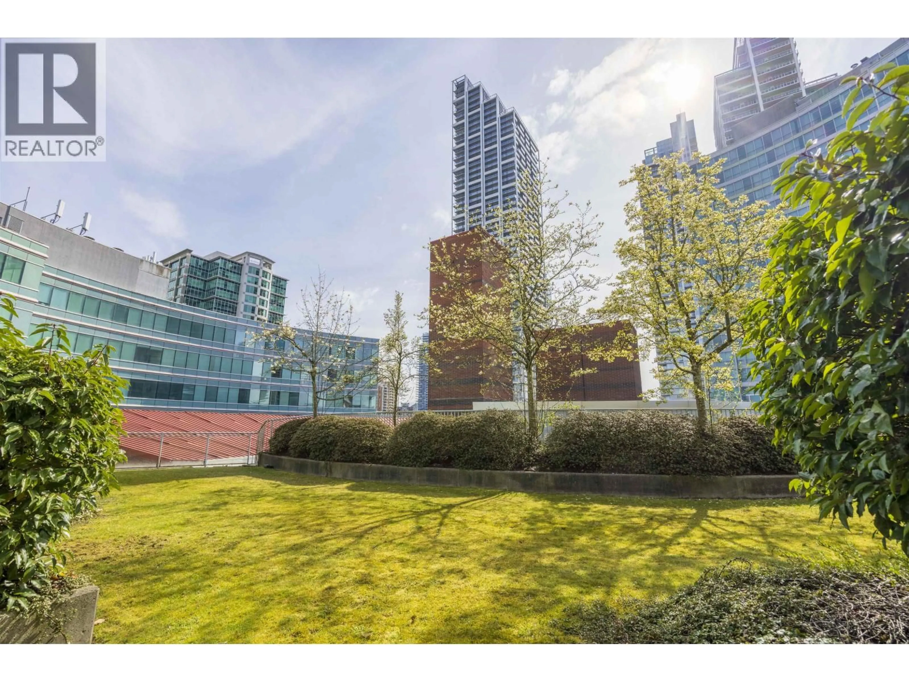 Patio, unknown for 611 - 6028 WILLINGDON, Burnaby British Columbia V5H4V1