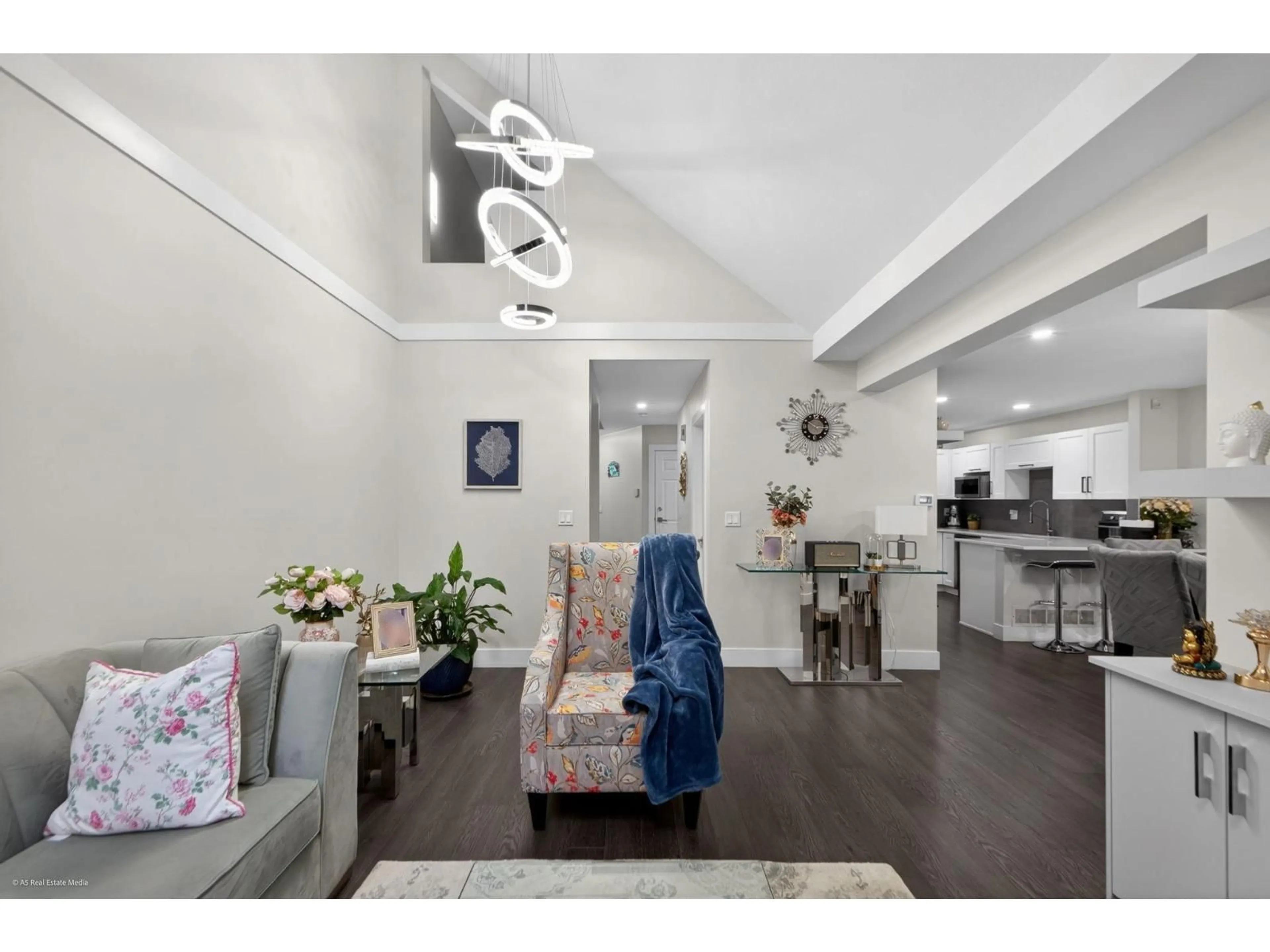 Indoor foyer for 2 - 13918 58 AVENUE, Surrey British Columbia V3X3N8