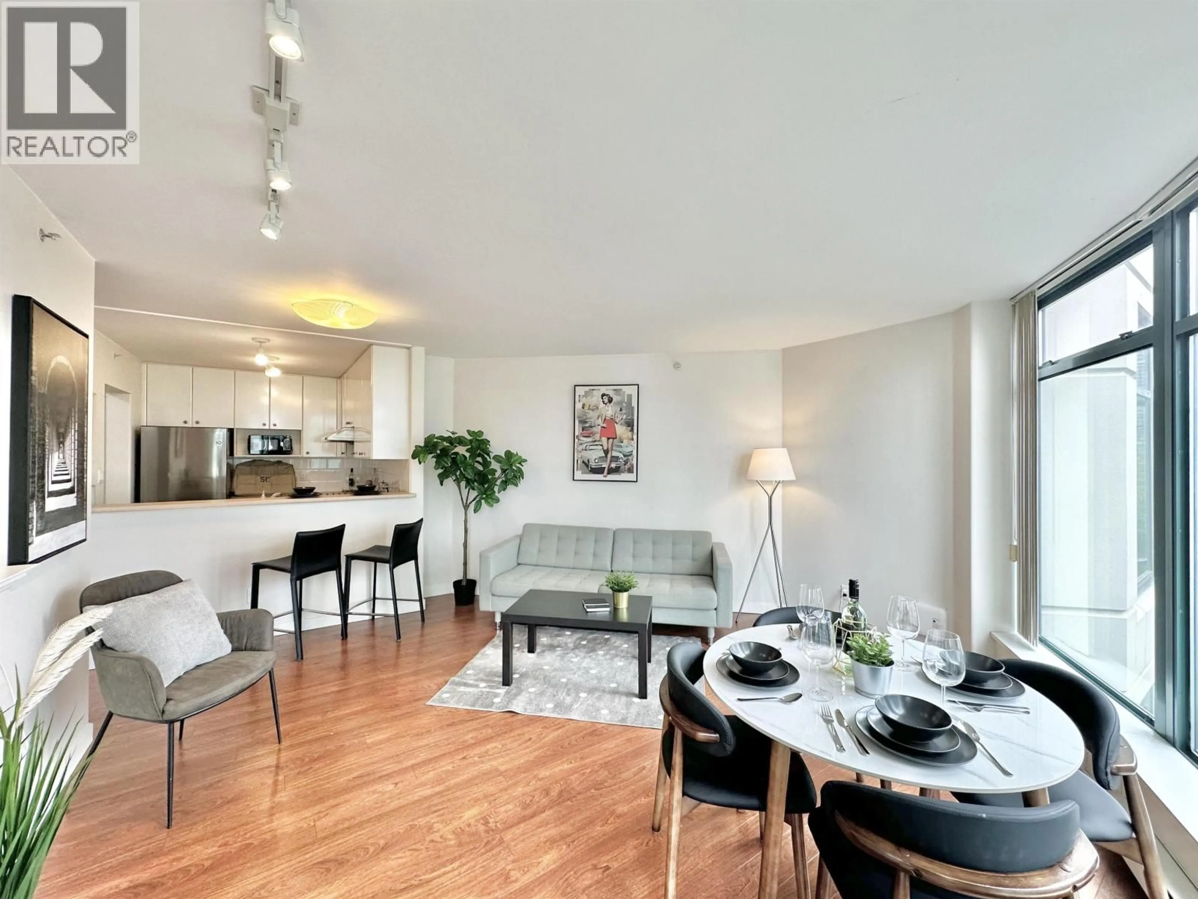 Living room with furniture, wood/laminate floor for 902 - 4567 HAZEL STREET, Burnaby British Columbia V5H4V4