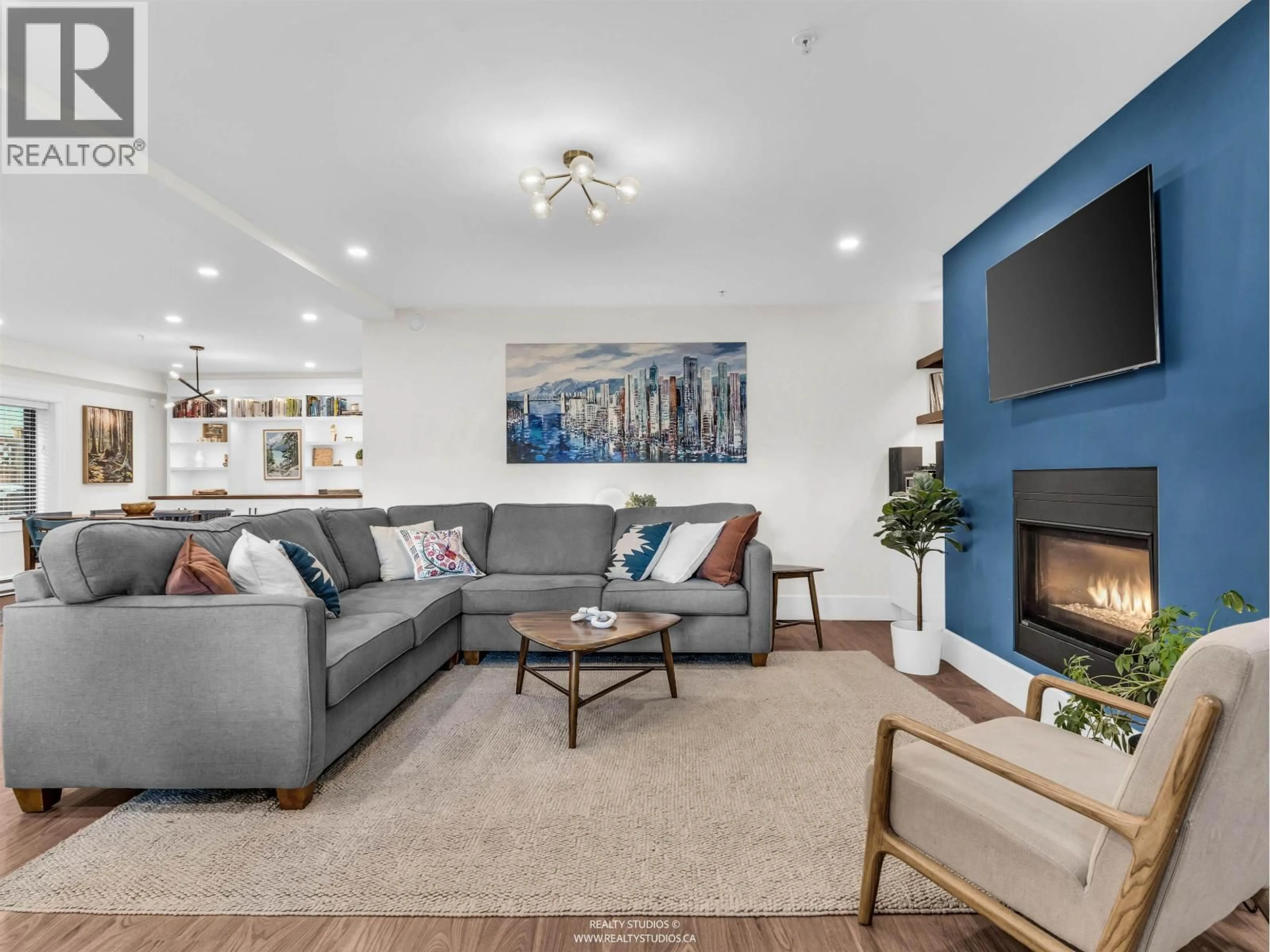 Living room with furniture, unknown for 436 LAKEWOOD DRIVE, Vancouver British Columbia V5L4L7