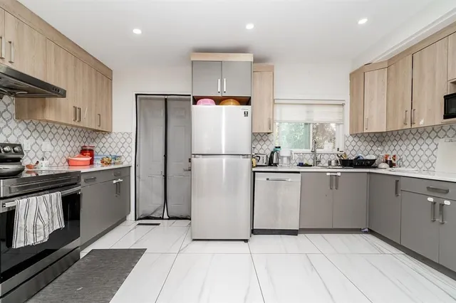 14125 75 AVENUE, Surrey 5