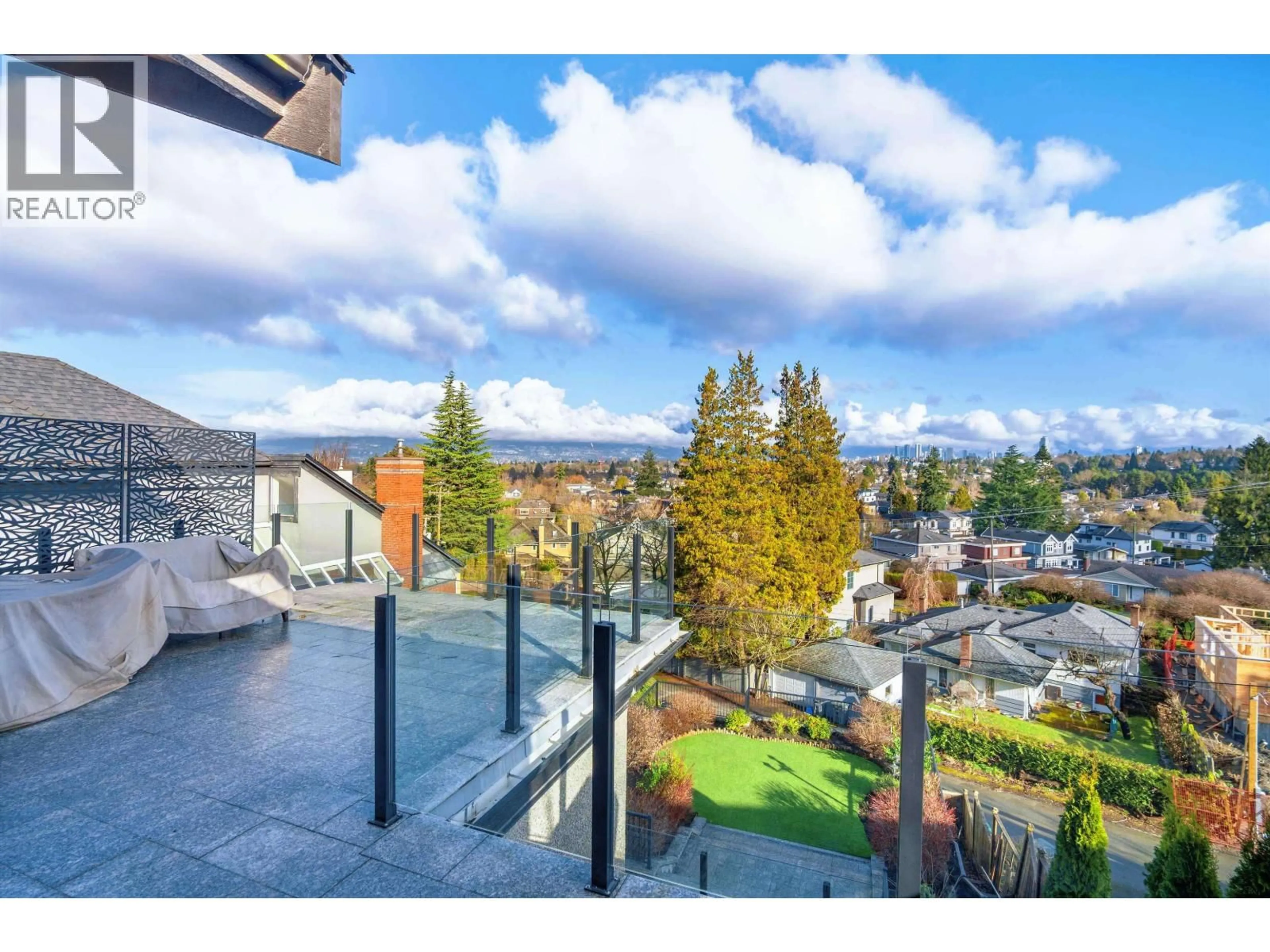 A pic from outside/outdoor area/front of a property/back of a property/a pic from drone, mountain view for 4578 PUGET DRIVE, Vancouver British Columbia V6L2V8