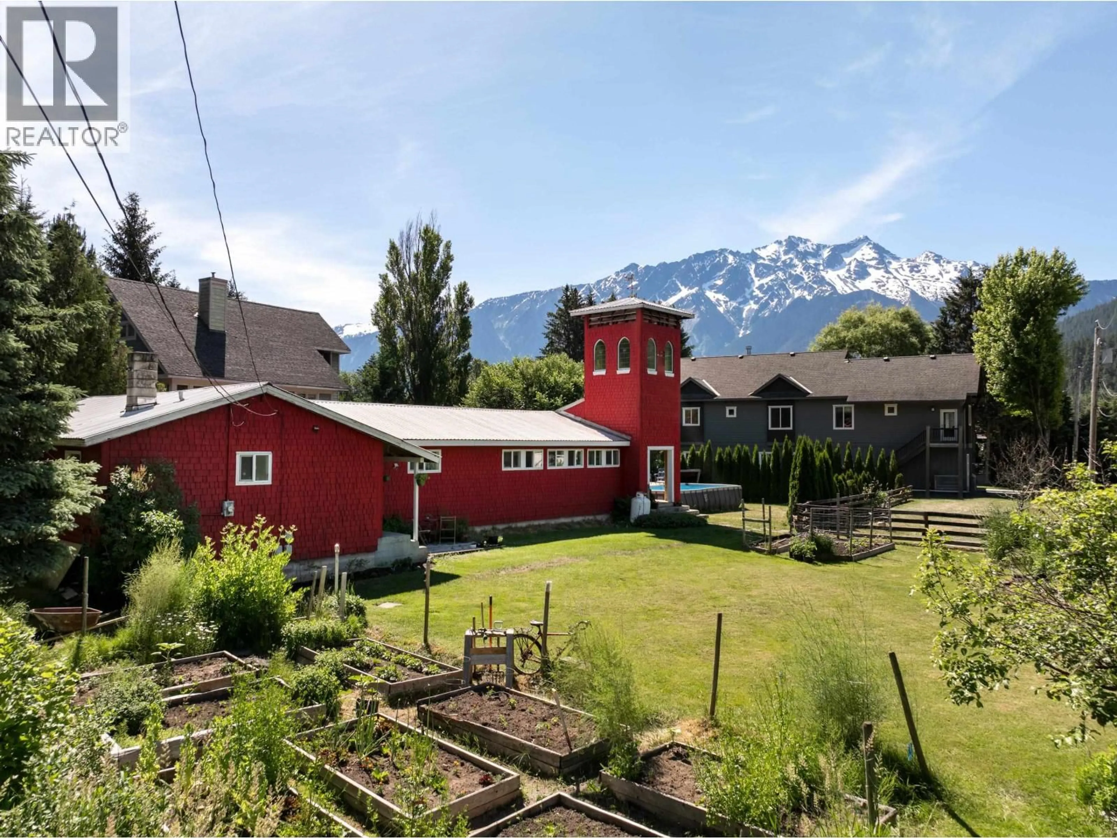 A pic from outside/outdoor area/front of a property/back of a property/a pic from drone, mountain view for 7596 TAYLOR ROAD, Pemberton British Columbia V0N2L0