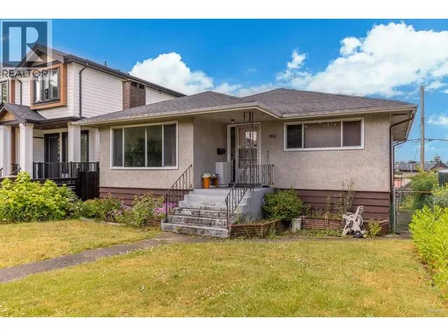 3185 16TH AVENUE, Vancouver 2
