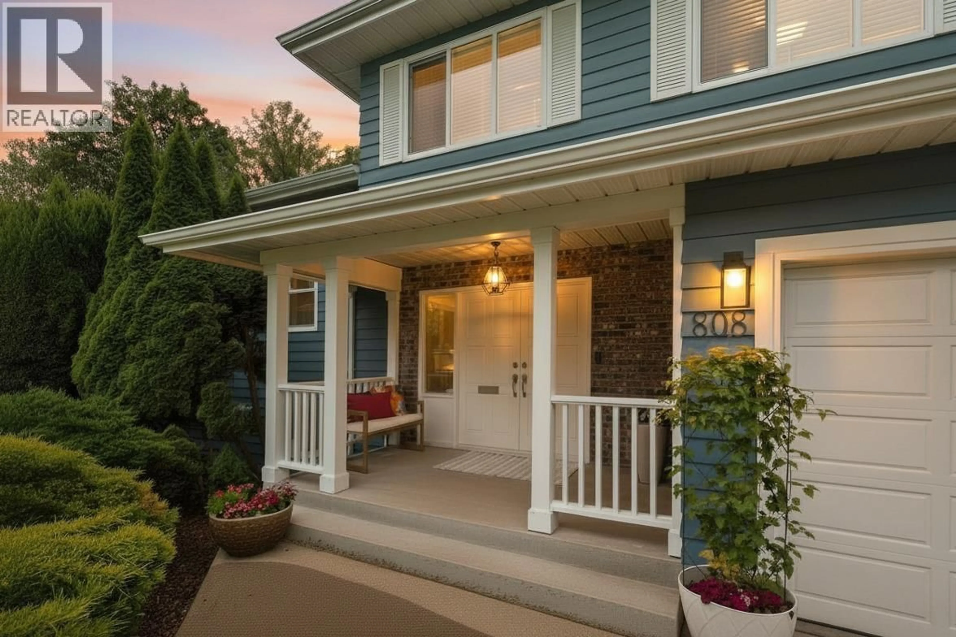 Home with vinyl exterior material, street for 808 SIGNAL COURT, Coquitlam British Columbia V3J7N7