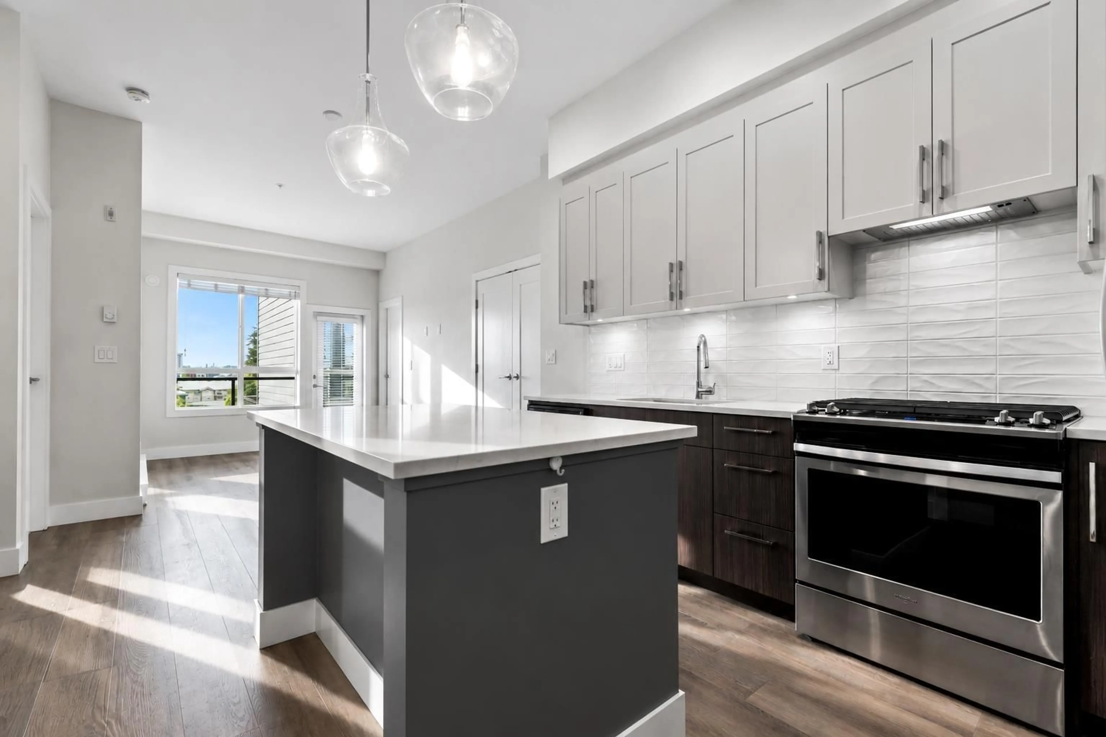 Open concept kitchen, unknown for 602 - 32838 VENTURA AVENUE, Abbotsford British Columbia V2S0M5