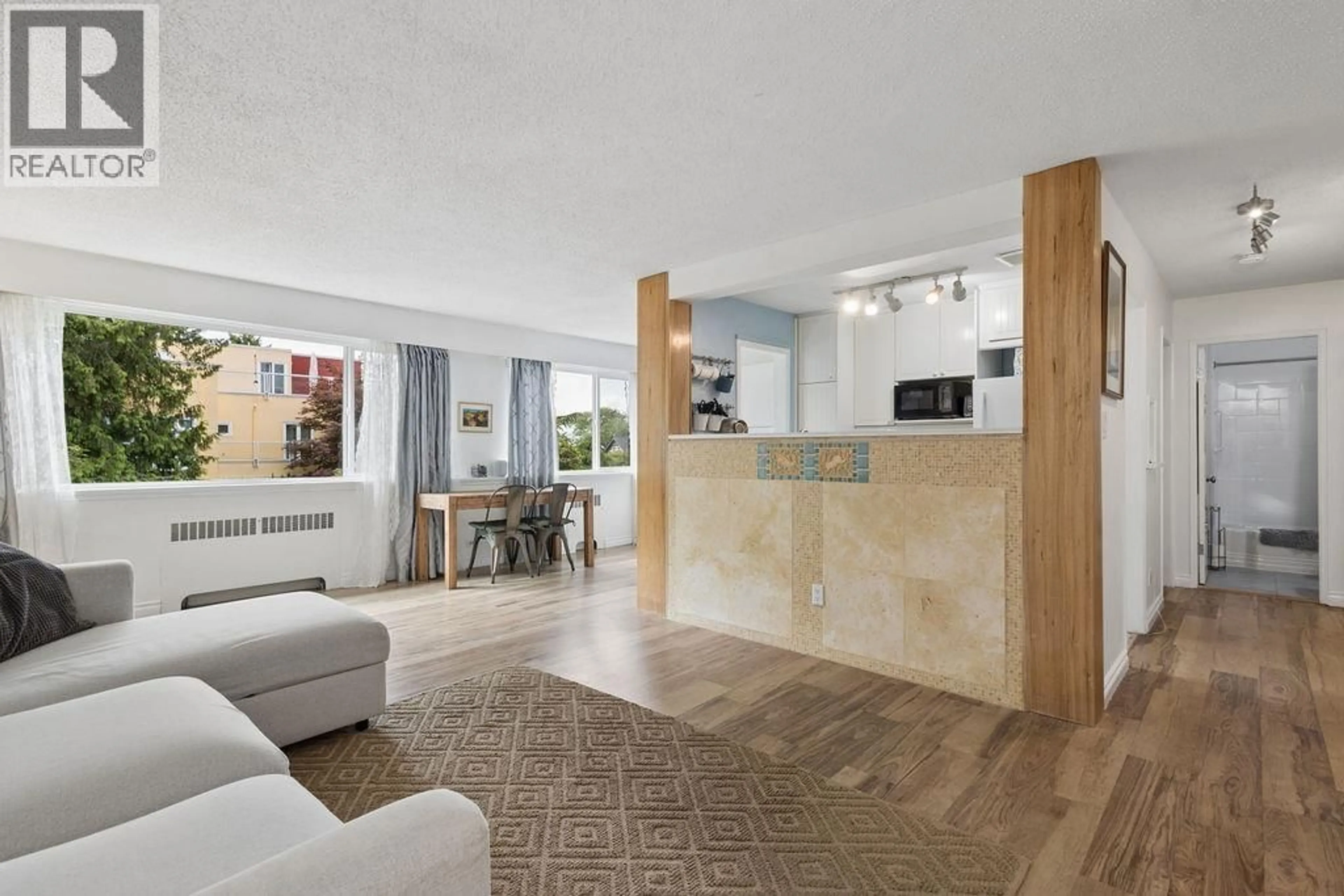 Lobby for 207 - 2494 CORNWALL AVENUE, Vancouver British Columbia V6K1B8