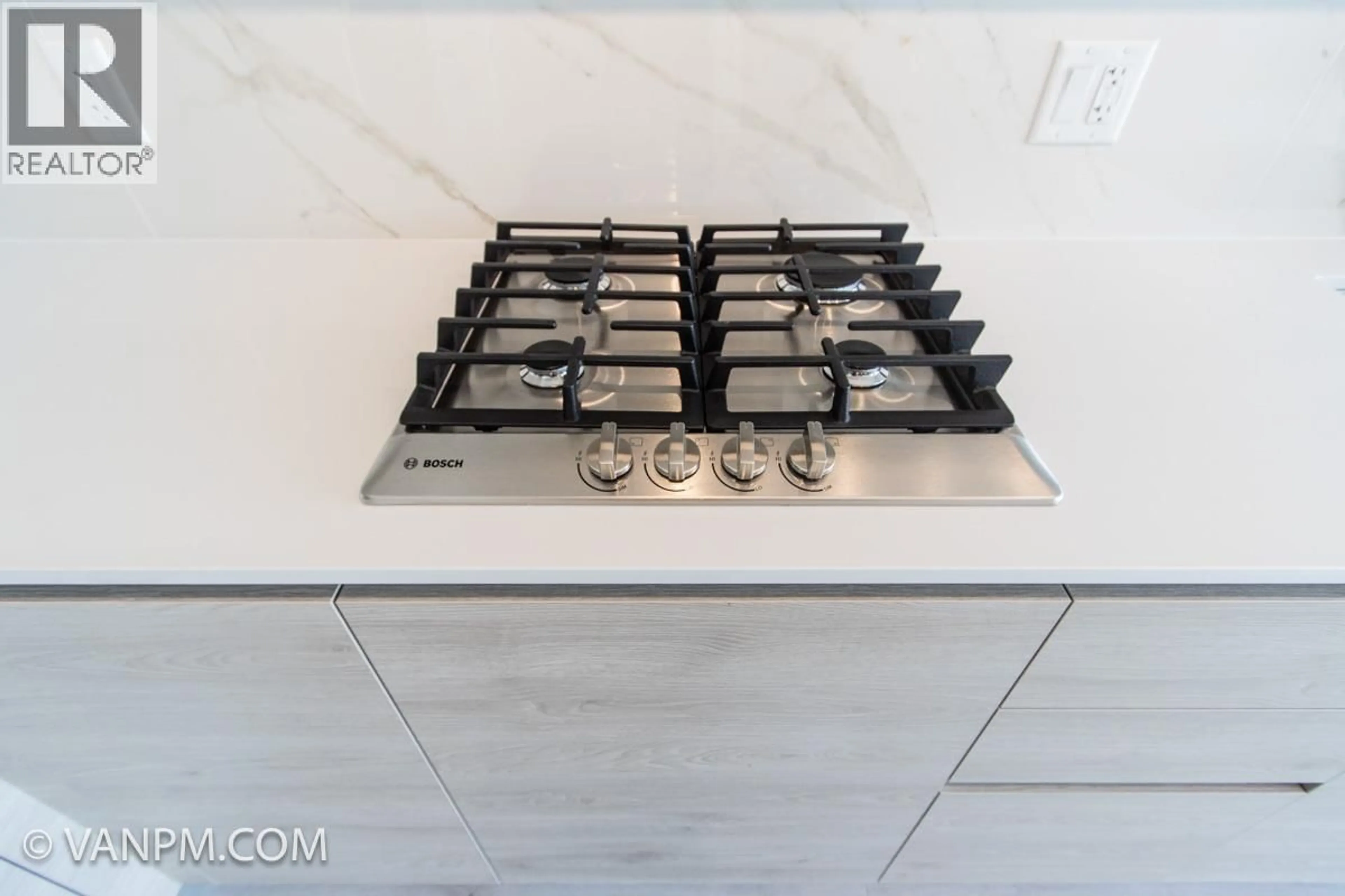 Contemporary kitchen, unknown for 2603 - 2085 SKYLINE COURT, Burnaby British Columbia V5C0M6