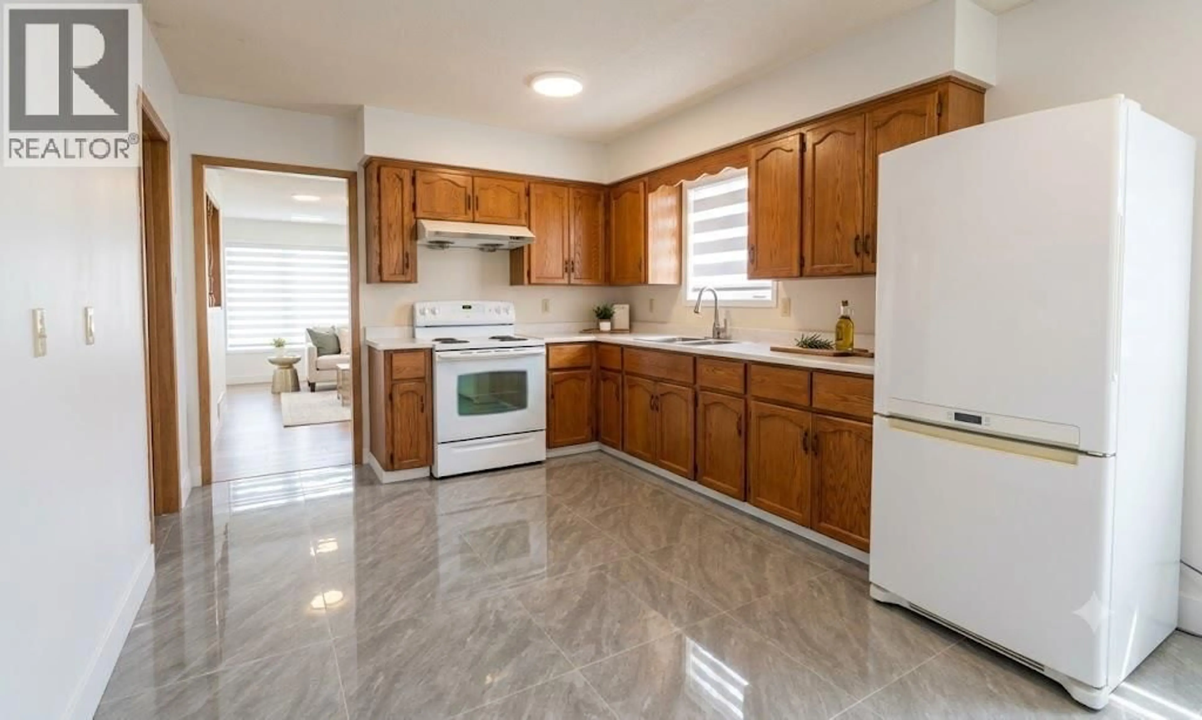 Standard kitchen, ceramic/tile floor for 886 56TH AVENUE, Vancouver British Columbia V5X1S2