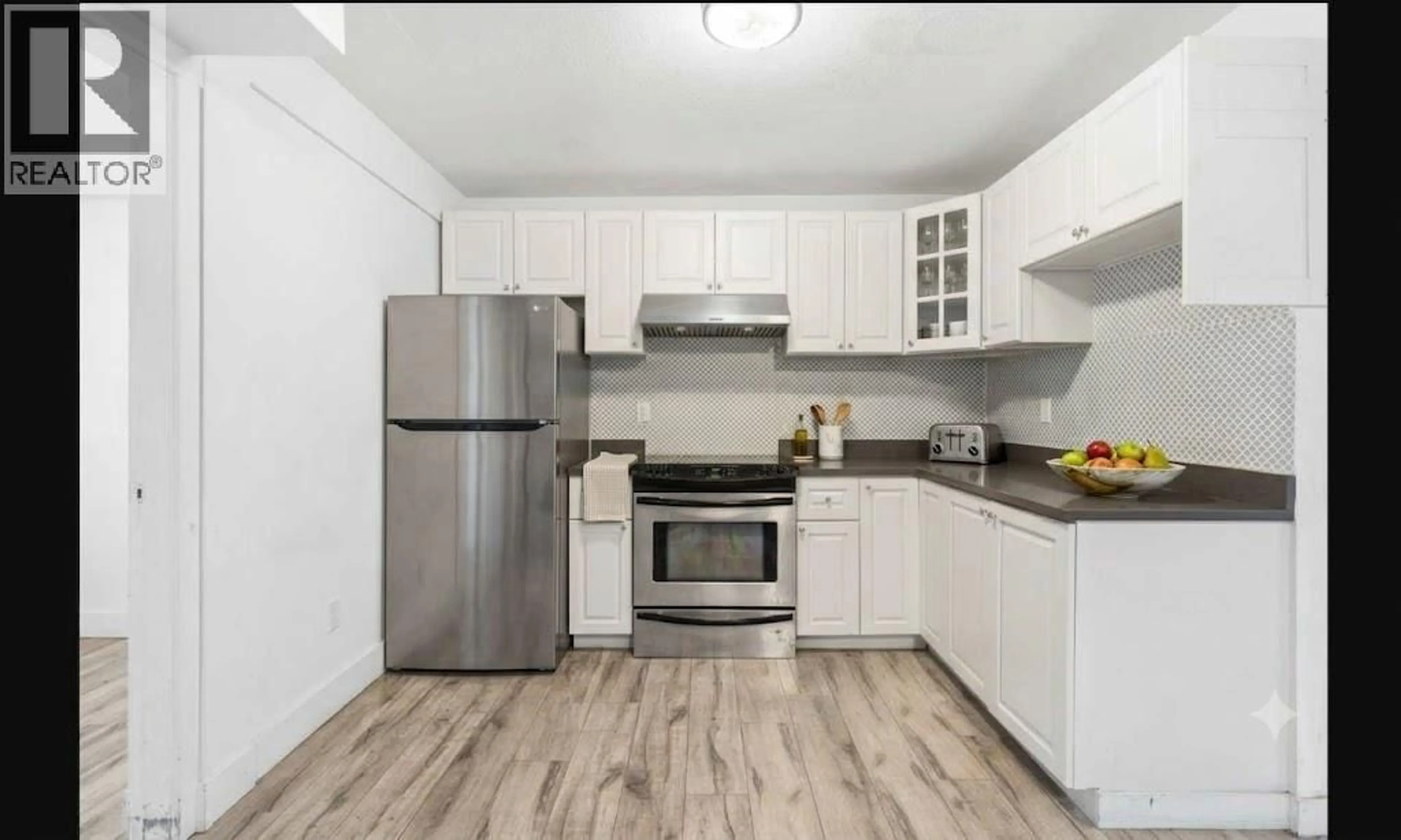 Standard kitchen, unknown for 886 56TH AVENUE, Vancouver British Columbia V5X1S2