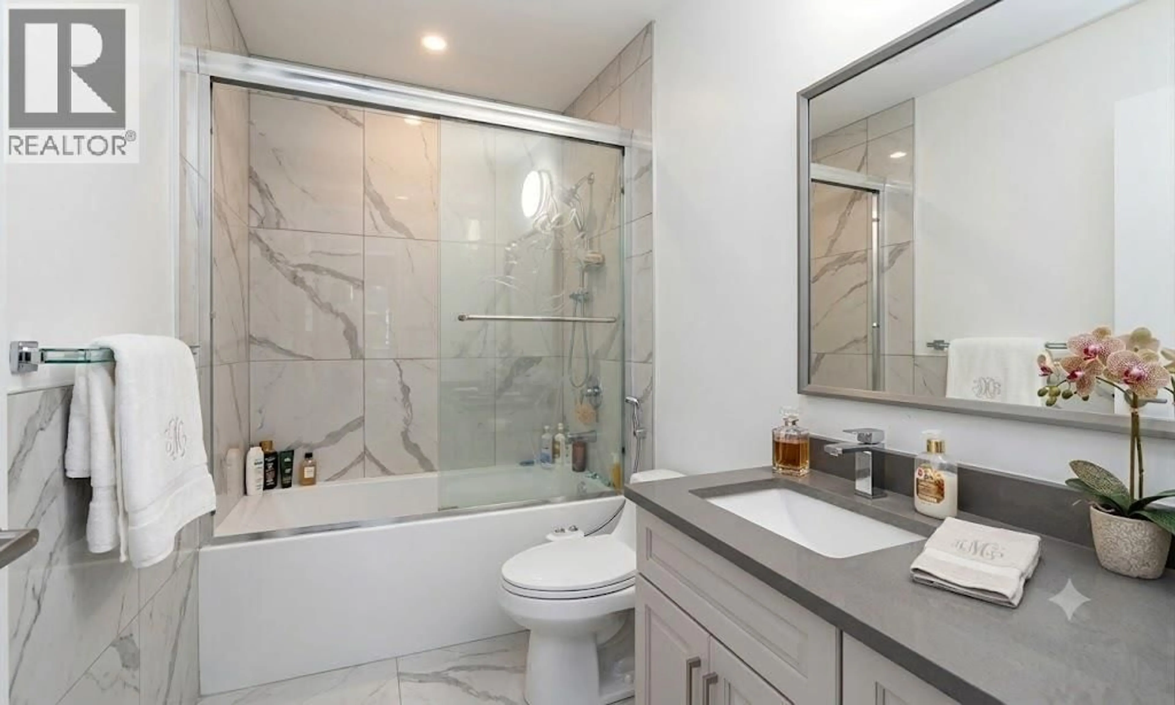 Contemporary bathroom, ceramic/tile floor for 886 56TH AVENUE, Vancouver British Columbia V5X1S2