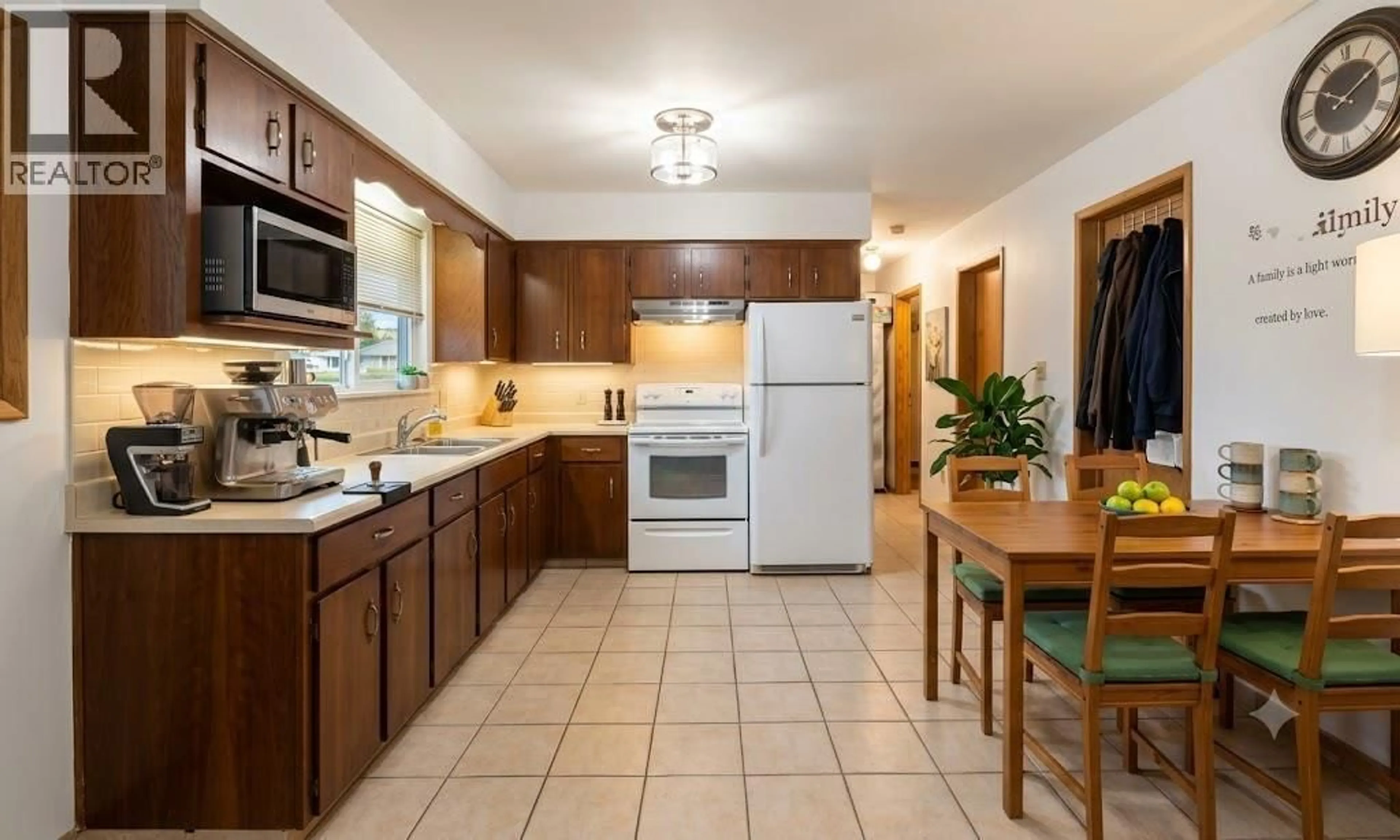 Standard kitchen, ceramic/tile floor for 886 56TH AVENUE, Vancouver British Columbia V5X1S2