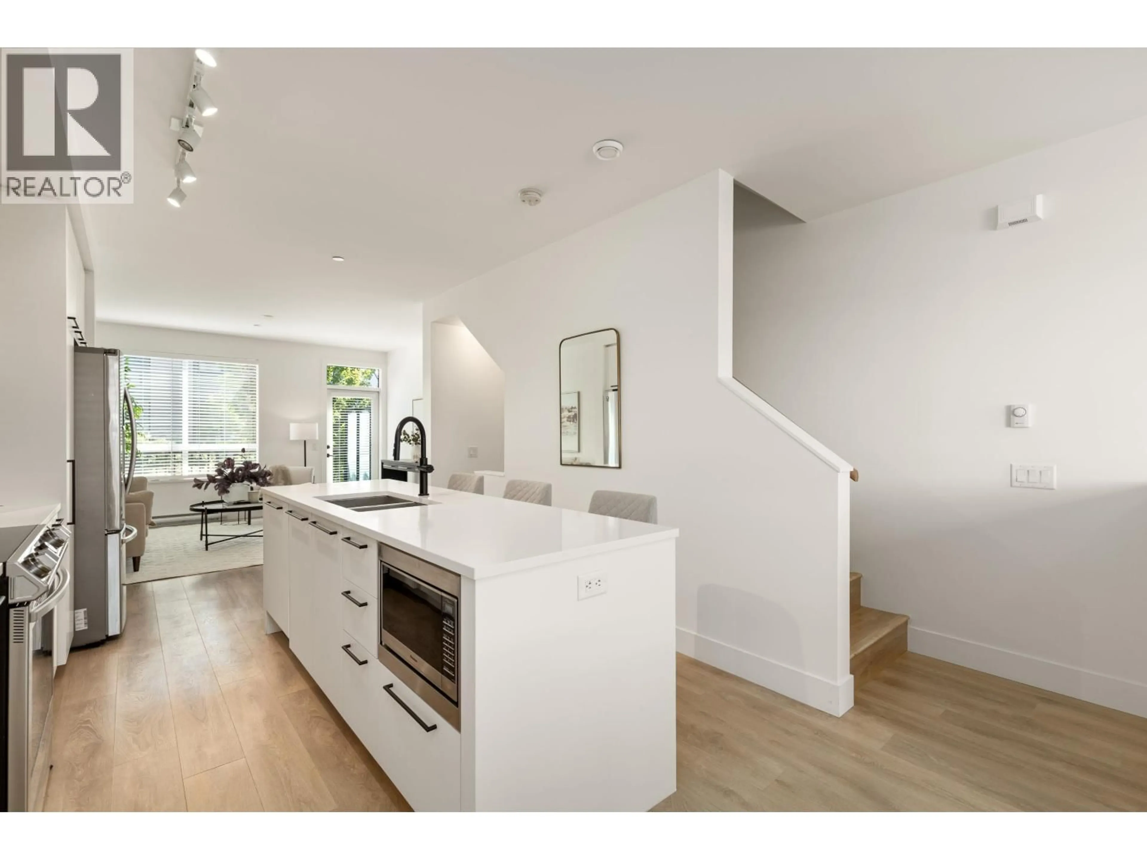 Open concept kitchen, unknown for 38001 HELM WAY, Squamish British Columbia V8B2A1