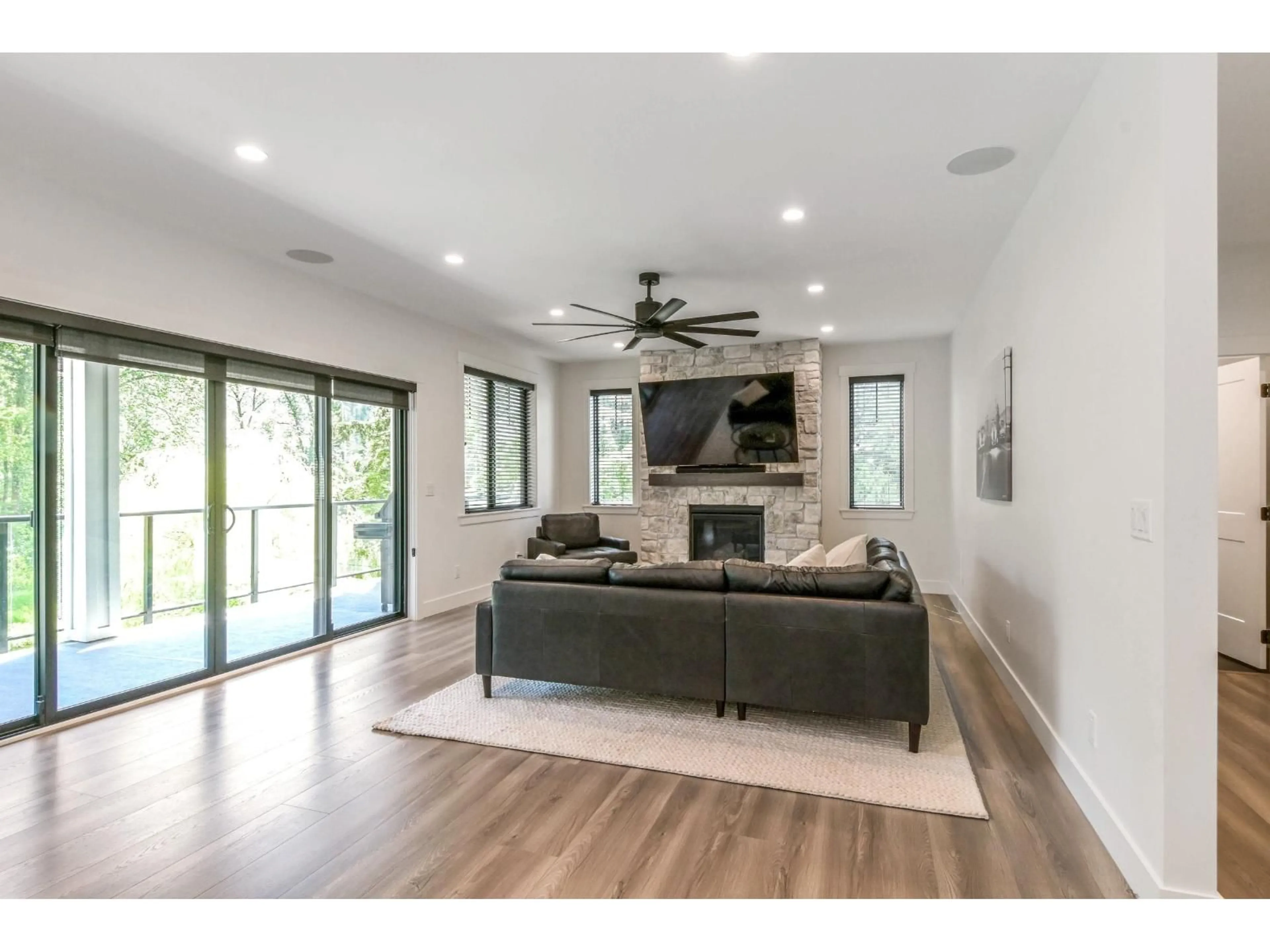 Living room with furniture, unknown for 10080 MOUNTAINVIEW ROAD, Mission British Columbia V2V4J1