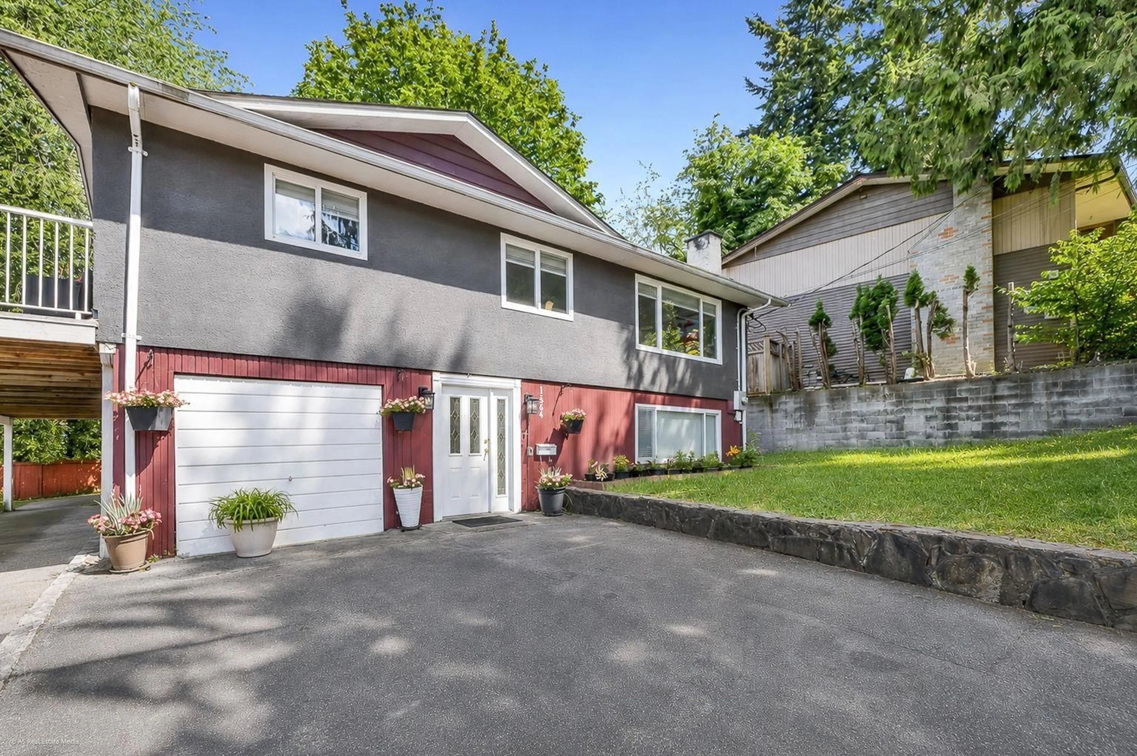 Home with vinyl exterior material, street for 11564 141A STREET, Surrey British Columbia V3R3K5