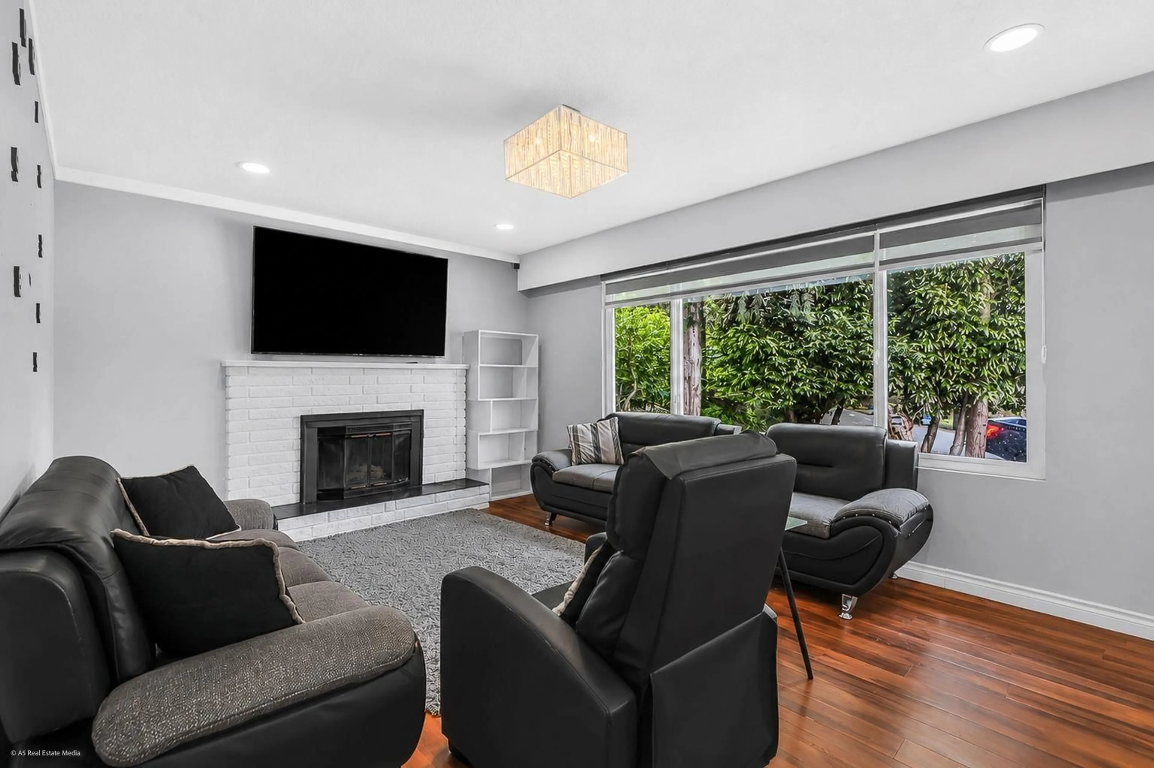 Living room with furniture, unknown for 11564 141A STREET, Surrey British Columbia V3R3K5