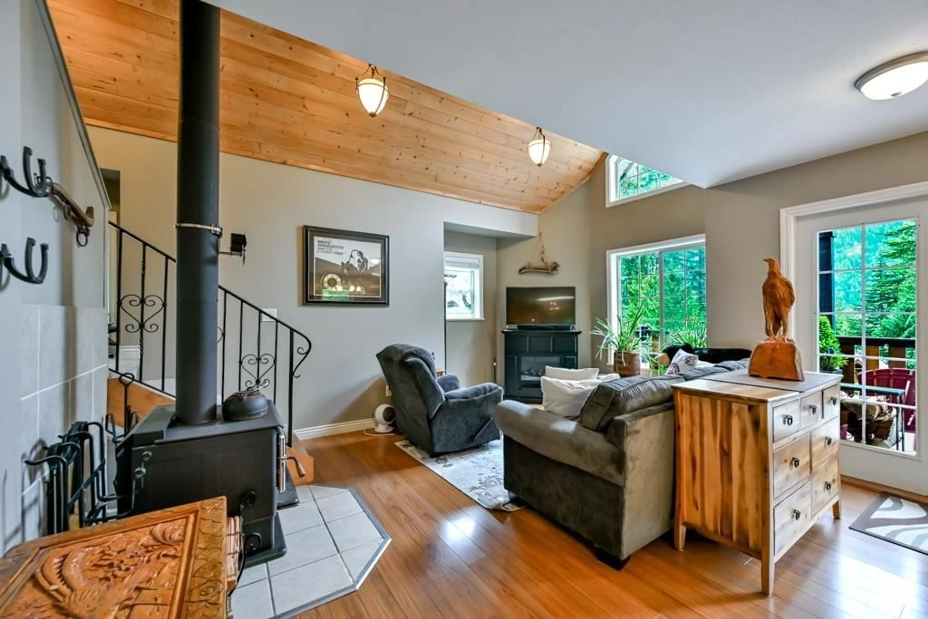 Living room with furniture, wood/laminate floor for 14883 PARKWOOD STREET, Sunshine Valley British Columbia V0X1L5
