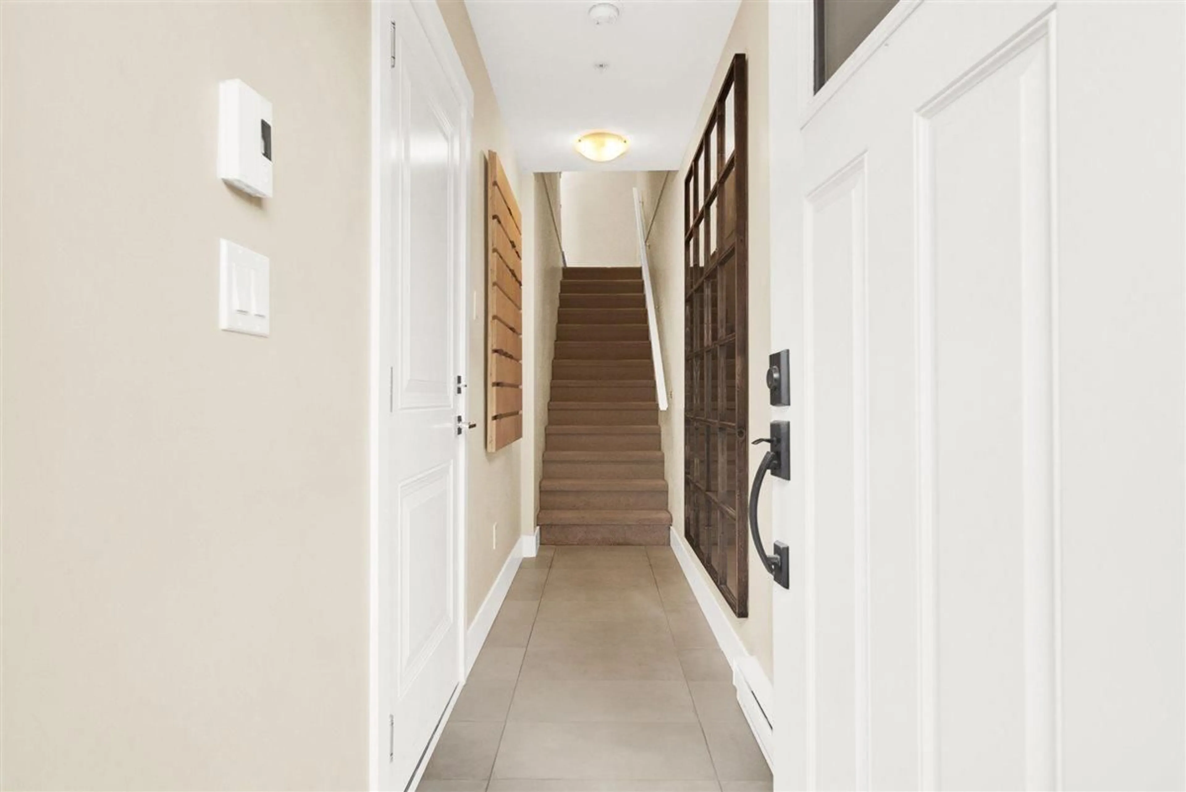 Indoor entryway for 97 - 20498 82 AVENUE, Langley British Columbia V2Y0V1