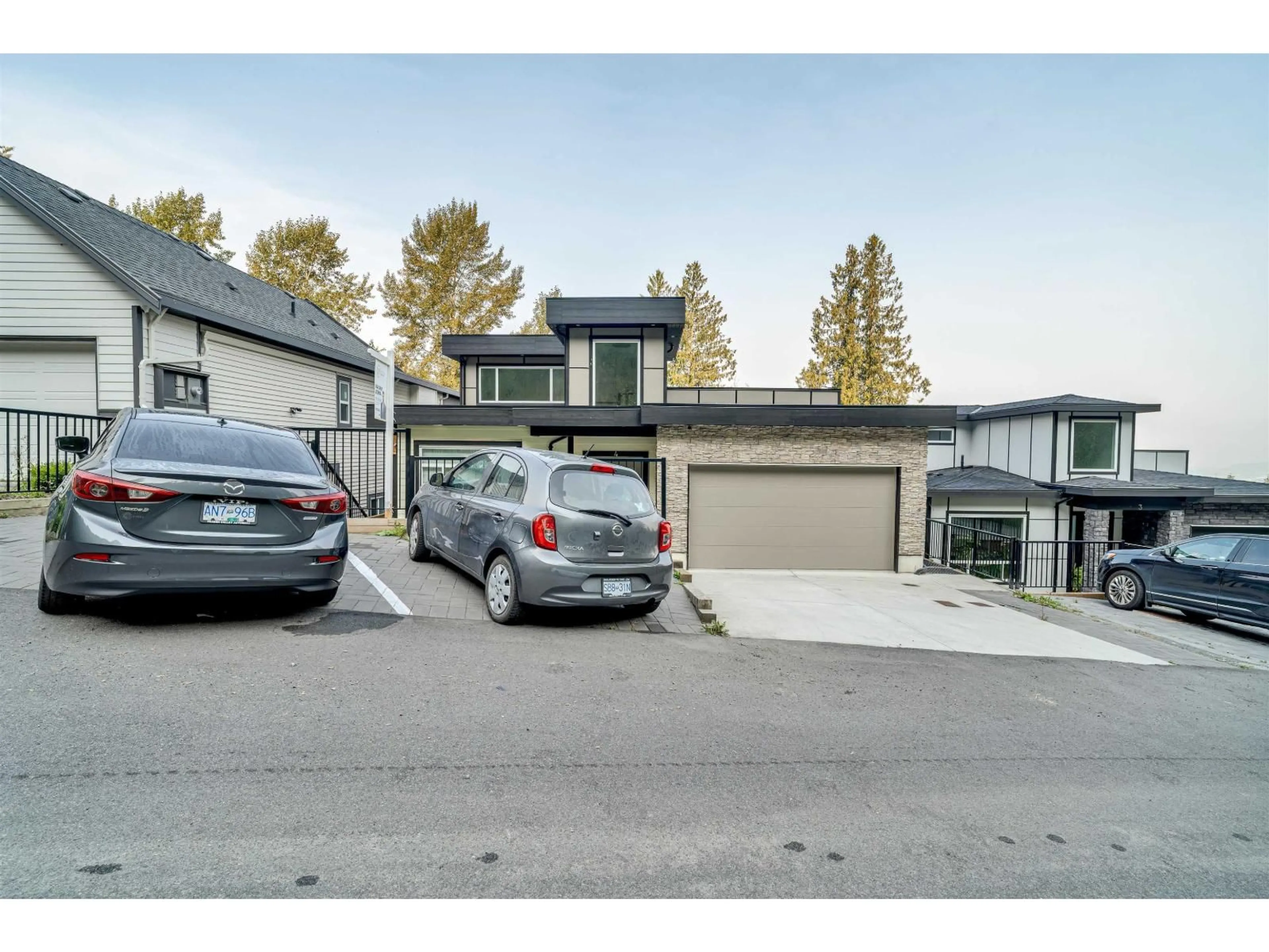 A pic from outside/outdoor area/front of a property/back of a property/a pic from drone, street for 4 - 5988 LINDEMAN STREET, Chilliwack British Columbia V2R6C1