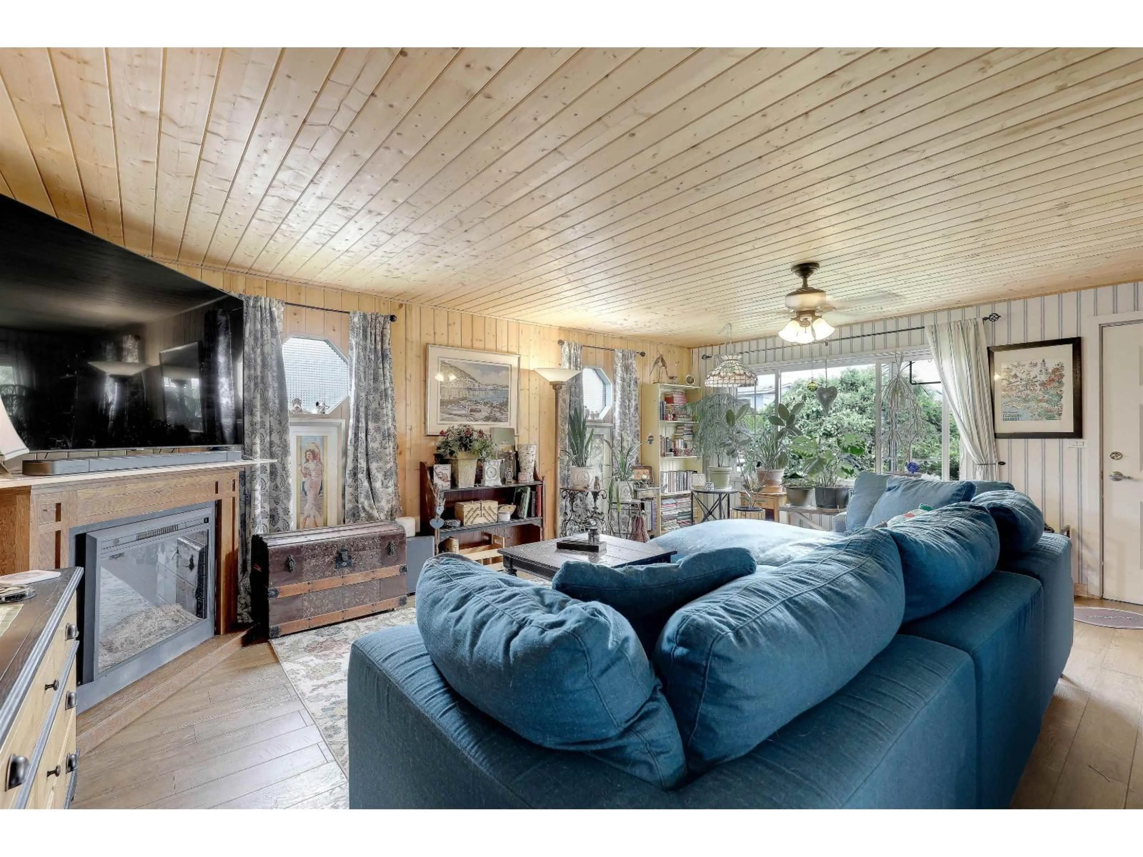 Living room with furniture, unknown for 12774 114B AVENUE, Surrey British Columbia V3V3P5